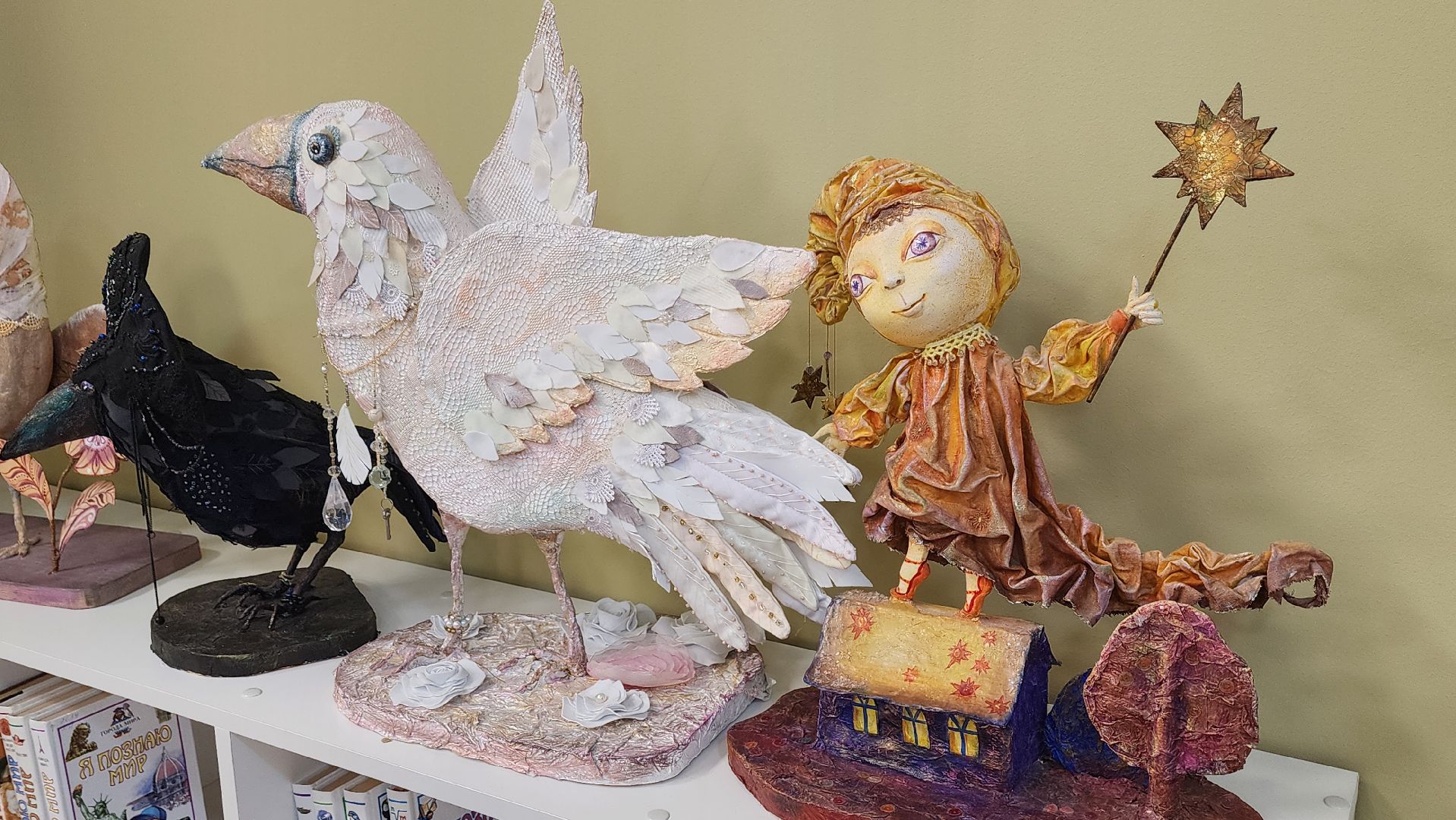 луховицы, библиотека, выставка художницы, культура,