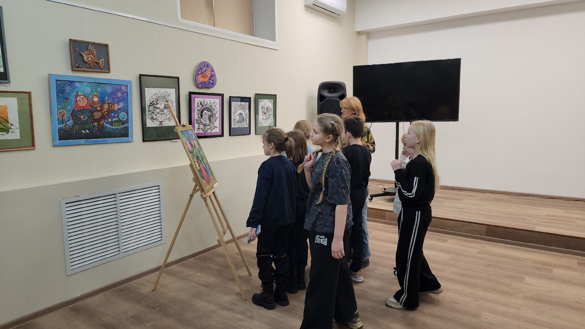 луховицы, библиотека, выставка художницы, культура,