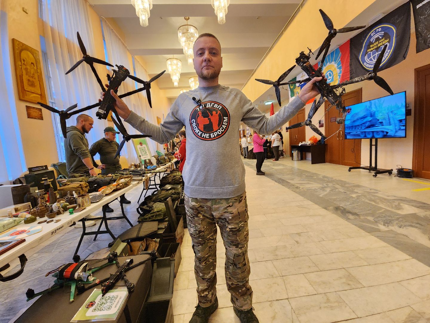 чехов, дворец культуры дружба, передвижной музей сво, выставка, экспозиция, добровольный гуманитарный волонтерский полк, чеховская кашеварочка, максим позывной ветер, ирина черникова, волонтеры и добровольцы, гуманитарная помощь, образцы вооружения, сухие пайки, мастер-классы, продуктовые наборы, плетение сетей,сво-797, беспилотники, ударные дроны, фотовыставка, книги,