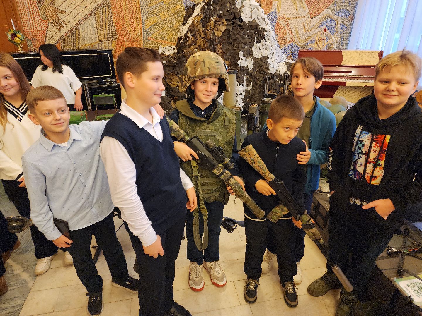 чехов, дворец культуры дружба, передвижной музей сво, выставка, экспозиция, добровольный гуманитарный волонтерский полк, чеховская кашеварочка, максим позывной ветер, ирина черникова, волонтеры и добровольцы, гуманитарная помощь, образцы вооружения, сухие пайки, мастер-классы, продуктовые наборы, плетение сетей,сво-797, беспилотники, ударные дроны, фотовыставка, книги,