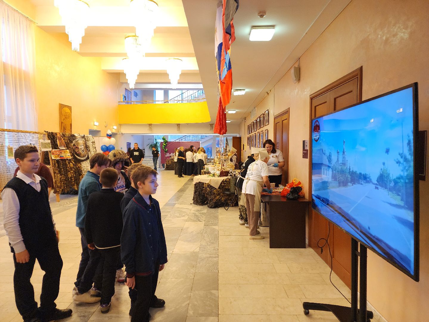 чехов, дворец культуры дружба, передвижной музей сво, выставка, экспозиция, добровольный гуманитарный волонтерский полк, чеховская кашеварочка, максим позывной ветер, ирина черникова, волонтеры и добровольцы, гуманитарная помощь, образцы вооружения, сухие пайки, мастер-классы, продуктовые наборы, плетение сетей,сво-797, беспилотники, ударные дроны, фотовыставка, книги,