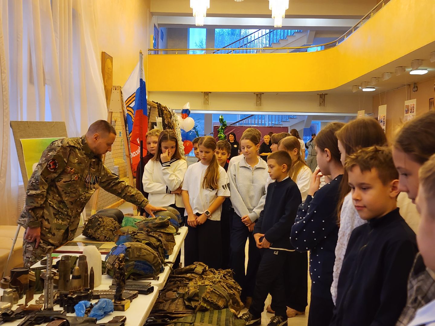 чехов, дворец культуры дружба, передвижной музей сво, выставка, экспозиция, добровольный гуманитарный волонтерский полк, чеховская кашеварочка, максим позывной ветер, ирина черникова, волонтеры и добровольцы, гуманитарная помощь, образцы вооружения, сухие пайки, мастер-классы, продуктовые наборы, плетение сетей,сво-797, беспилотники, ударные дроны, фотовыставка, книги,