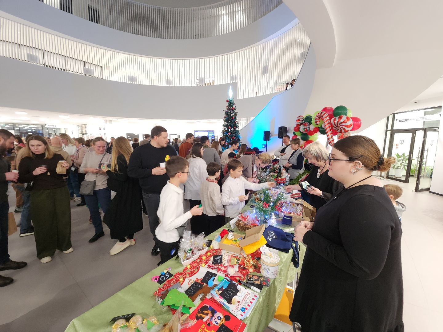 Черноголовка, Новая черноголовская школа, Благотворительность,