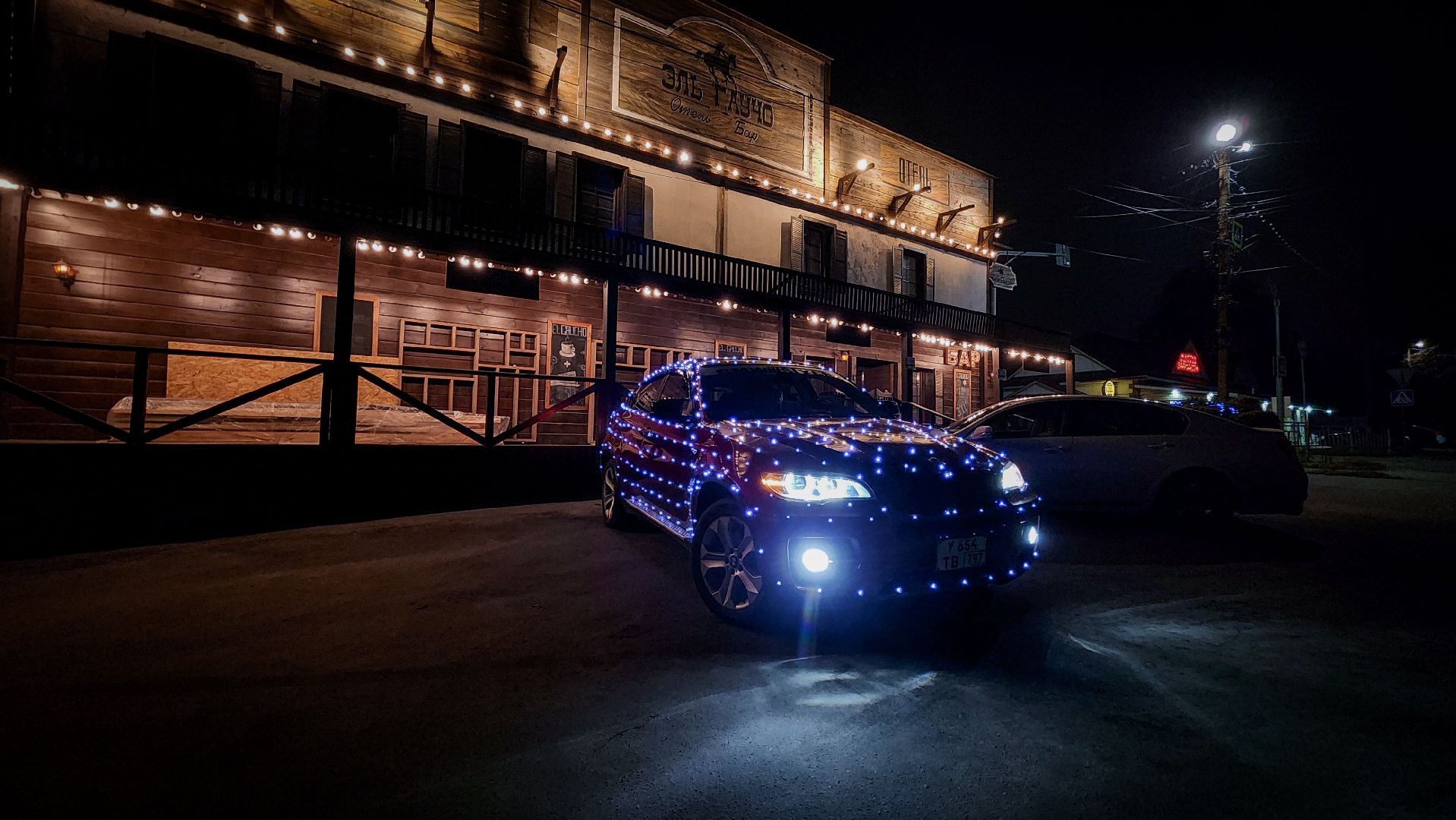 бронницы, новогодний автомобиль, светящаяся машина в бронницах, машина в гирляндах,