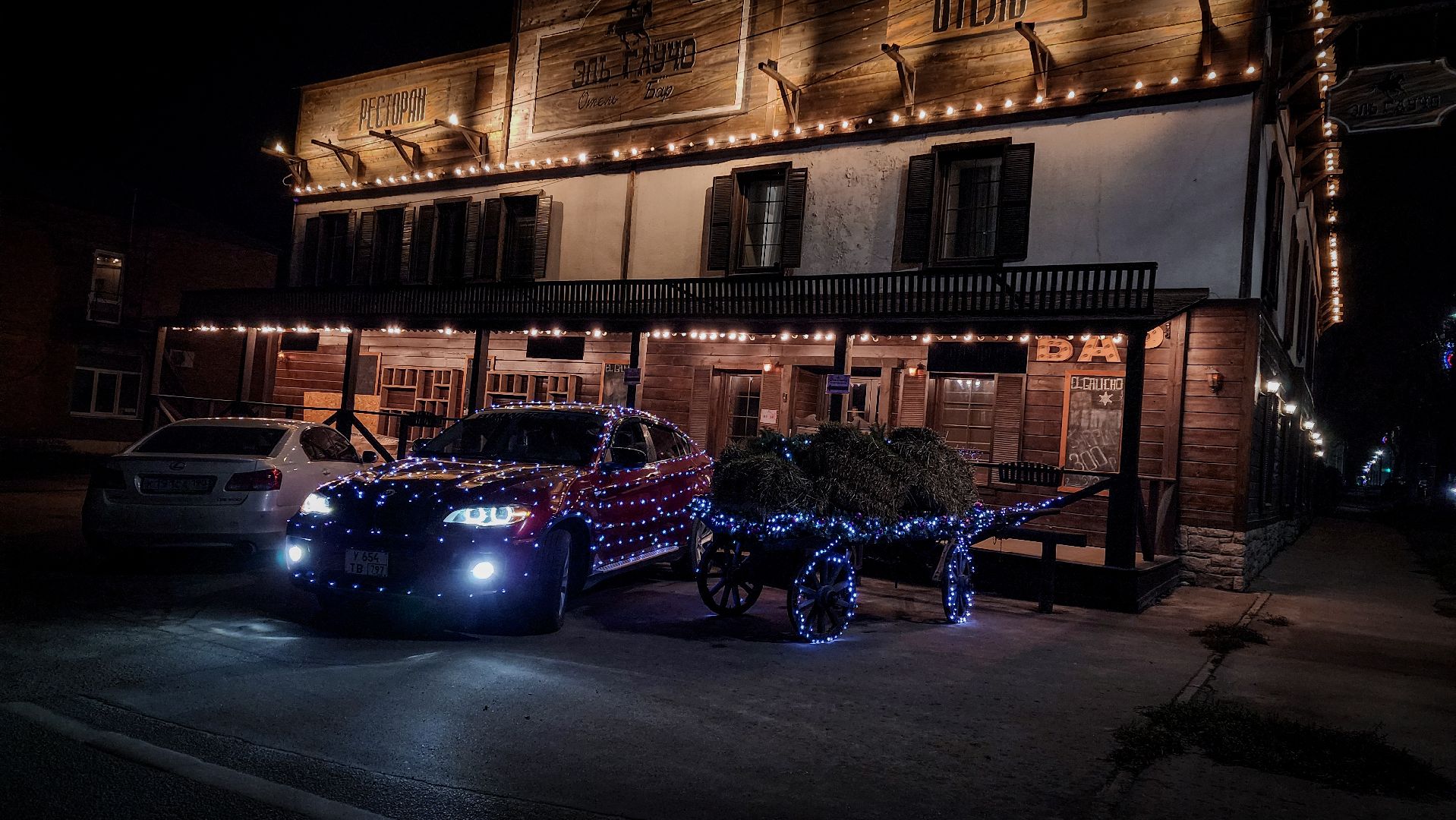 бронницы, новогодний автомобиль, светящаяся машина в бронницах, машина в гирляндах,