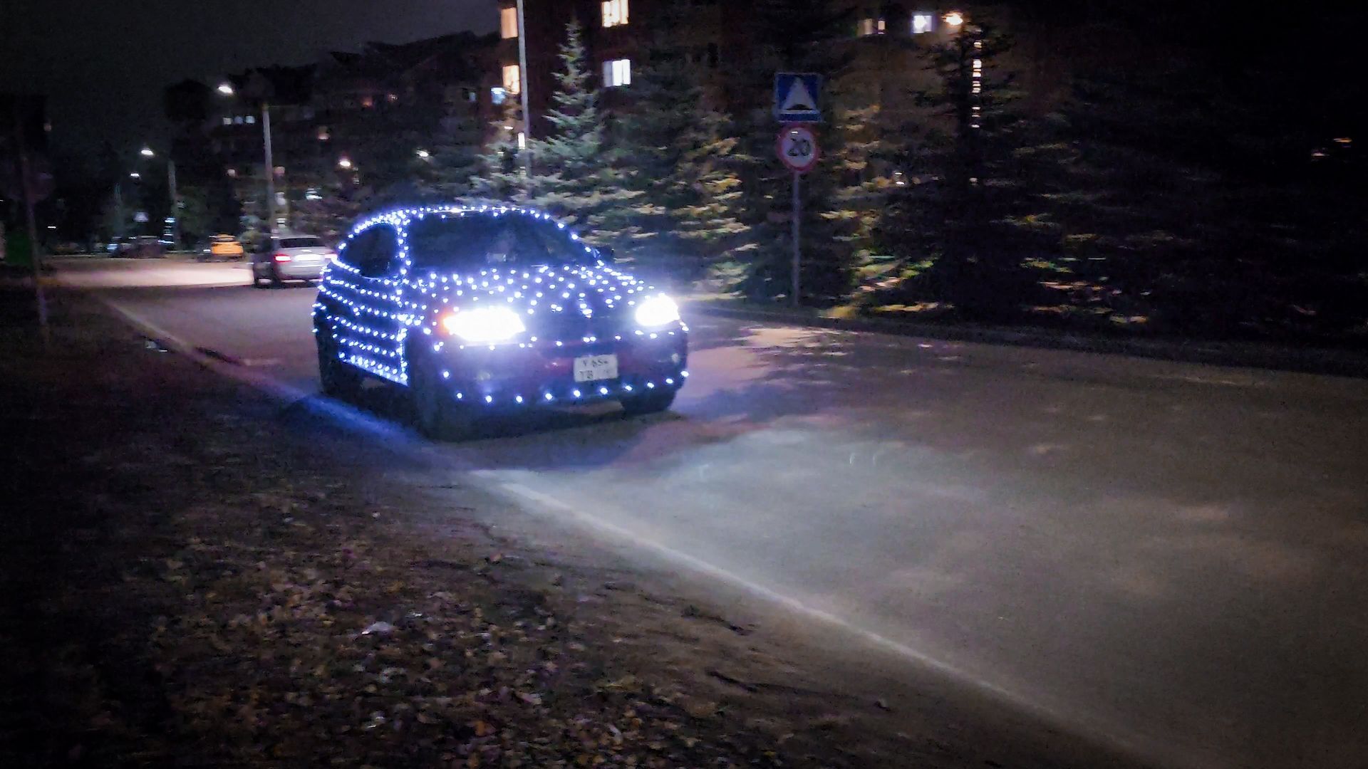 бронницы, новогодний автомобиль, светящаяся машина в бронницах, машина в гирляндах,