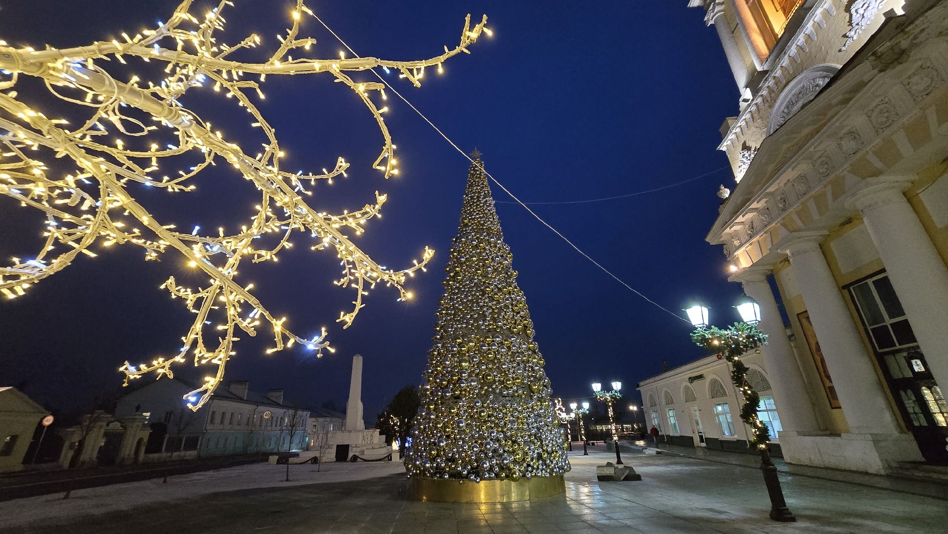 Коломна , новогодняя елка, зима в подмосковье, подготовка к новому году,
