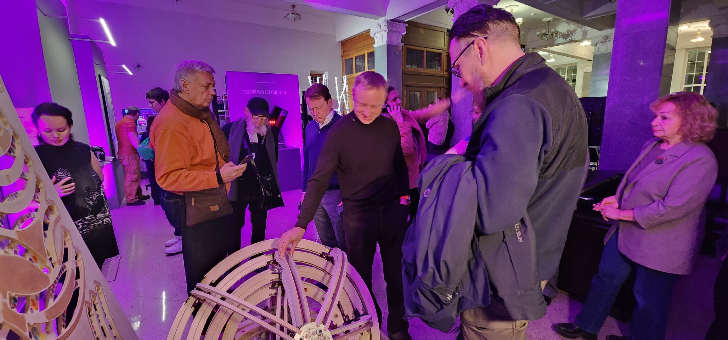 долгопрудный, мфти, выставка, художники, ученые, нейросети, терраформинг, метапоэтическое зеркало, поэзия хайку,