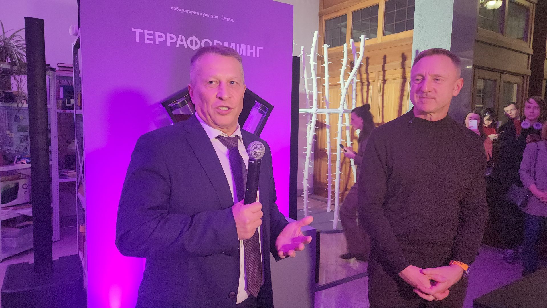 долгопрудный, мфти, выставка, художники, ученые, нейросети, терраформинг, метапоэтическое зеркало, поэзия хайку,