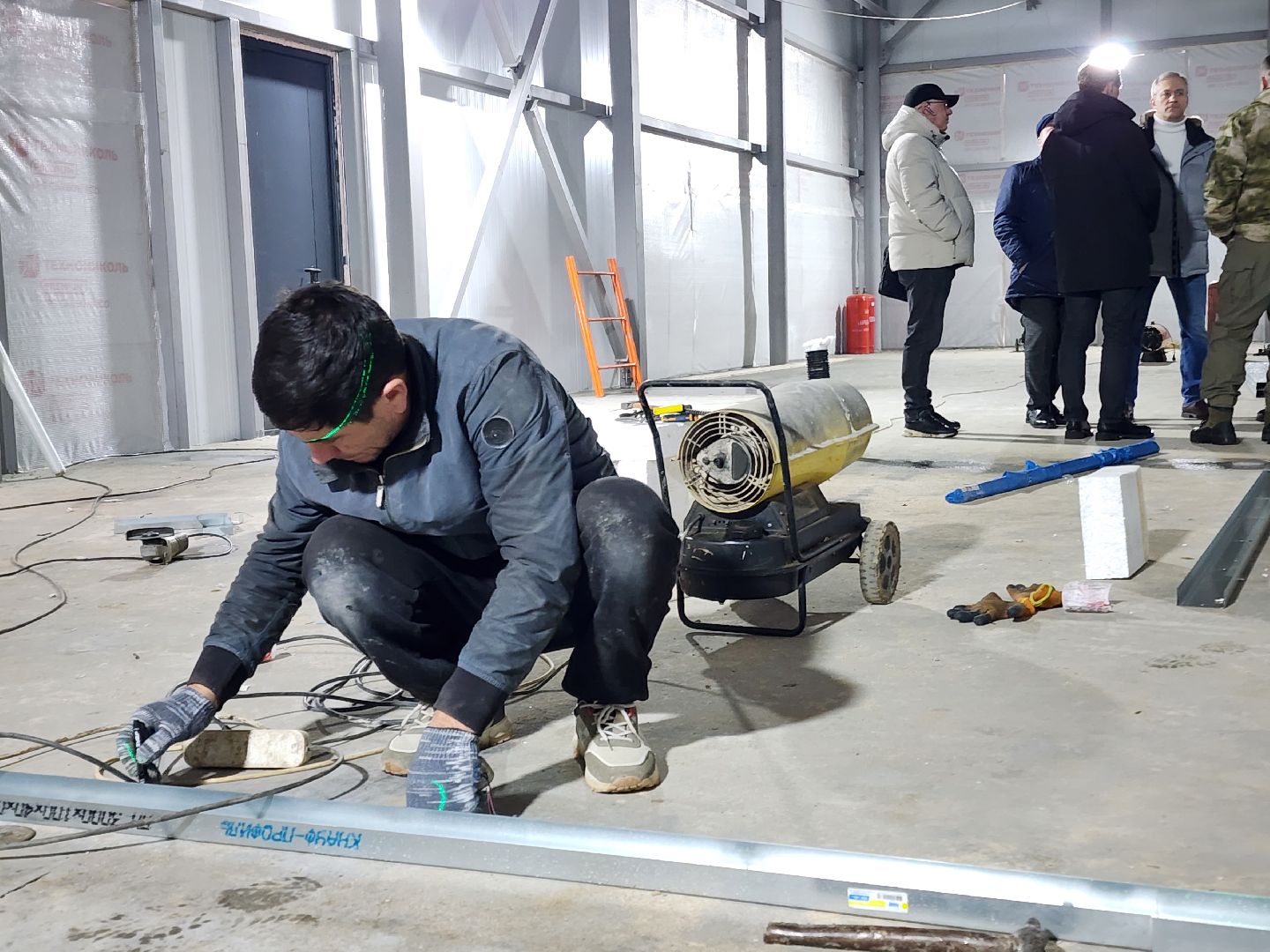 чехов, микрорайон губернский, лесопарк, строительство, благоустройство, многофункциональный павильон, внутренняя отделка, монтаж перегородок, кровля, сэндвич панели, тепловой контур,госпрограмма московской области, формирование комфортной городской среды, проходы и проезды,укладка плитки, монтаж полов, витражное остекление,инженерные сети,кафе, серверная,стяжка пола,