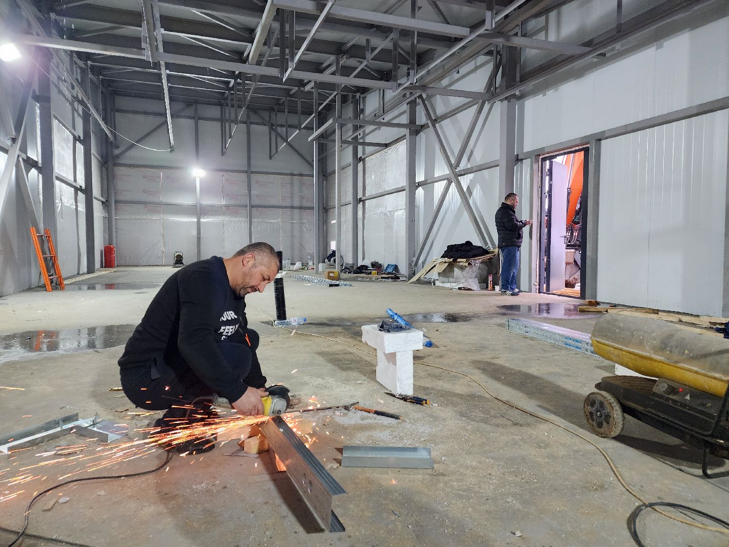 чехов, микрорайон губернский, лесопарк, строительство, благоустройство, многофункциональный павильон, внутренняя отделка, монтаж перегородок, кровля, сэндвич панели, тепловой контур,госпрограмма московской области, формирование комфортной городской среды, проходы и проезды,укладка плитки, монтаж полов, витражное остекление,инженерные сети,кафе, серверная,стяжка пола,