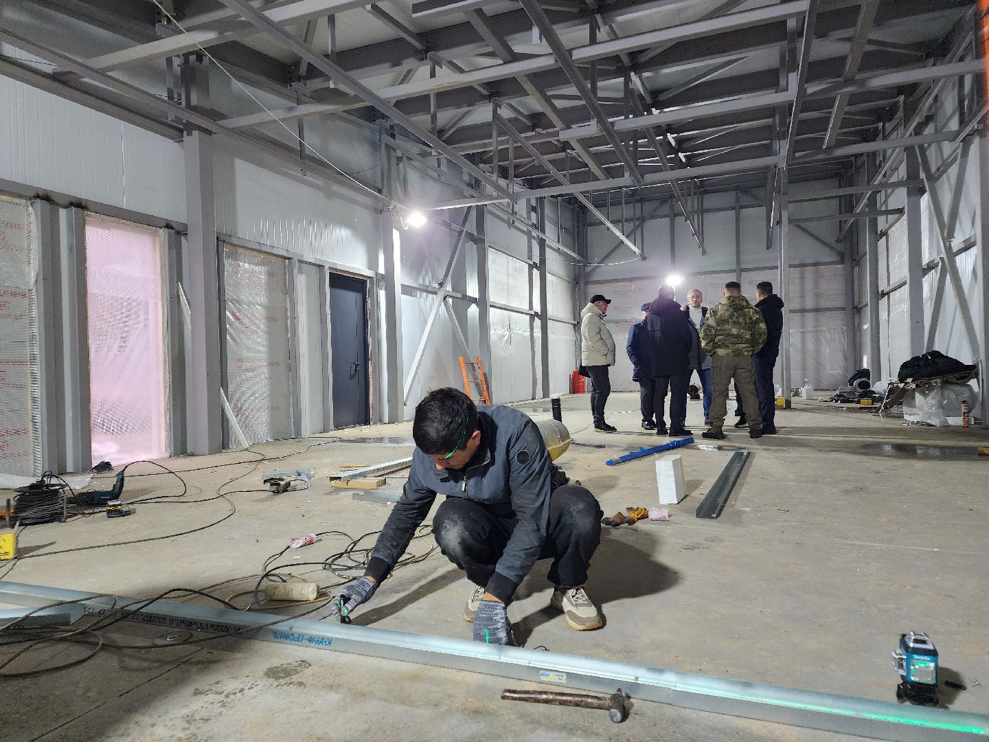 чехов, микрорайон губернский, лесопарк, строительство, благоустройство, многофункциональный павильон, внутренняя отделка, монтаж перегородок, кровля, сэндвич панели, тепловой контур,госпрограмма московской области, формирование комфортной городской среды, проходы и проезды,укладка плитки, монтаж полов, витражное остекление,инженерные сети,кафе, серверная,стяжка пола,