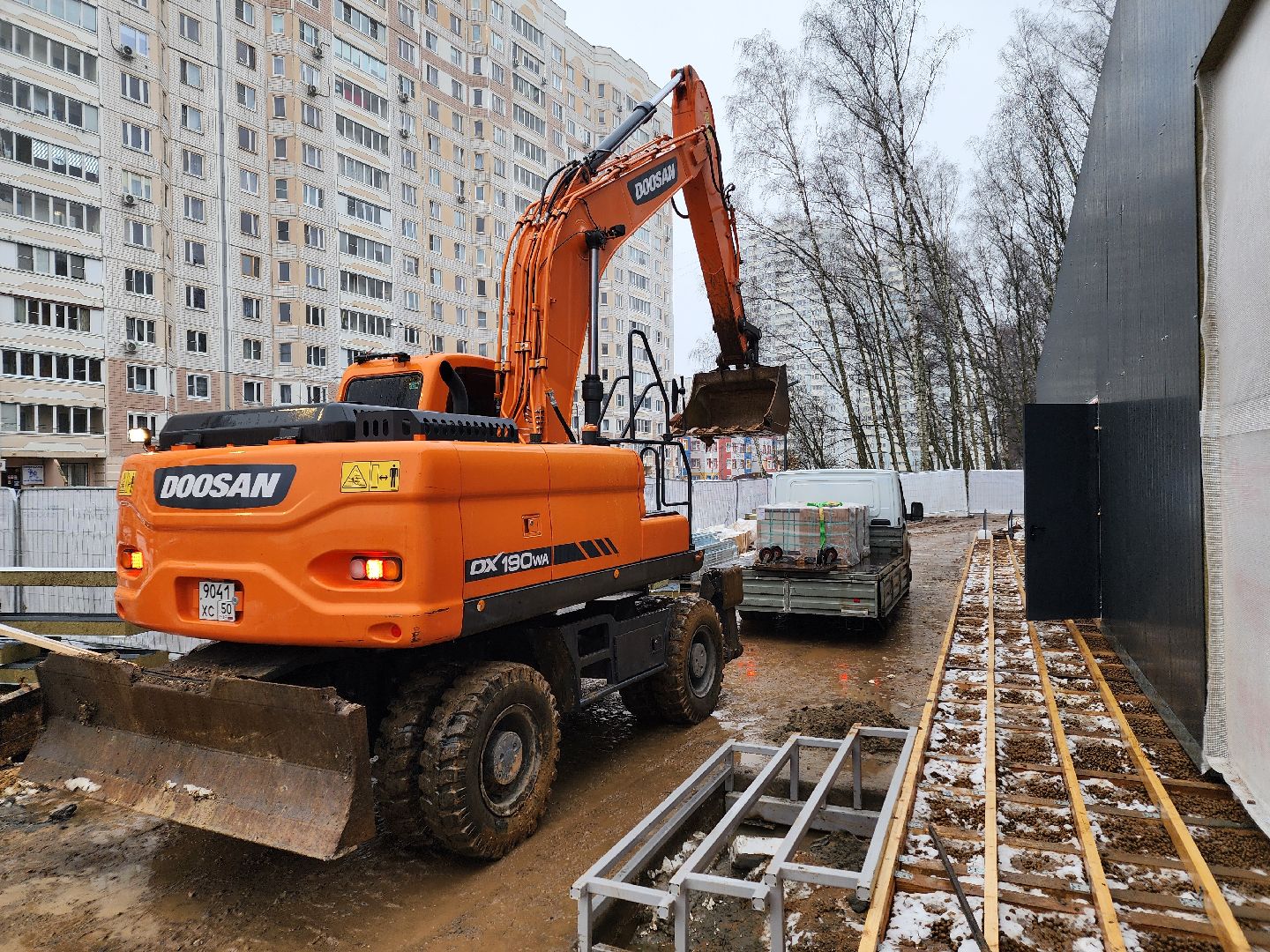 чехов,микрорайон губернский, лесопарк, строительство, благоустройство, универсальный павильон, летняя веранда, терраса, основание под веранду, проходы и проезды, пешеходные зоны, фасадные работы, инженерные сети, канализационно-насосная станция, видеокамеры,  серверная, кафе,госпрограмма московской области, формирование комфортной городской среды,