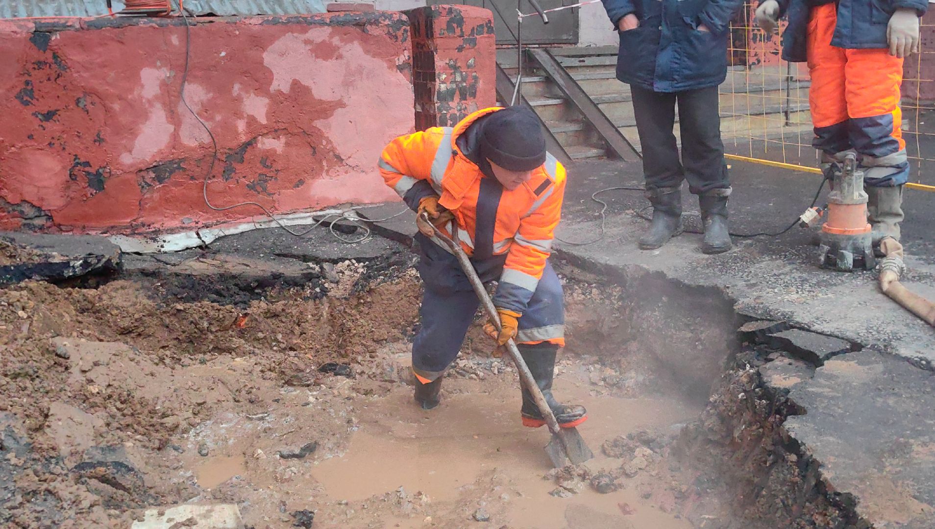 труба, горячая вода, отопление, бригада, водоканал,