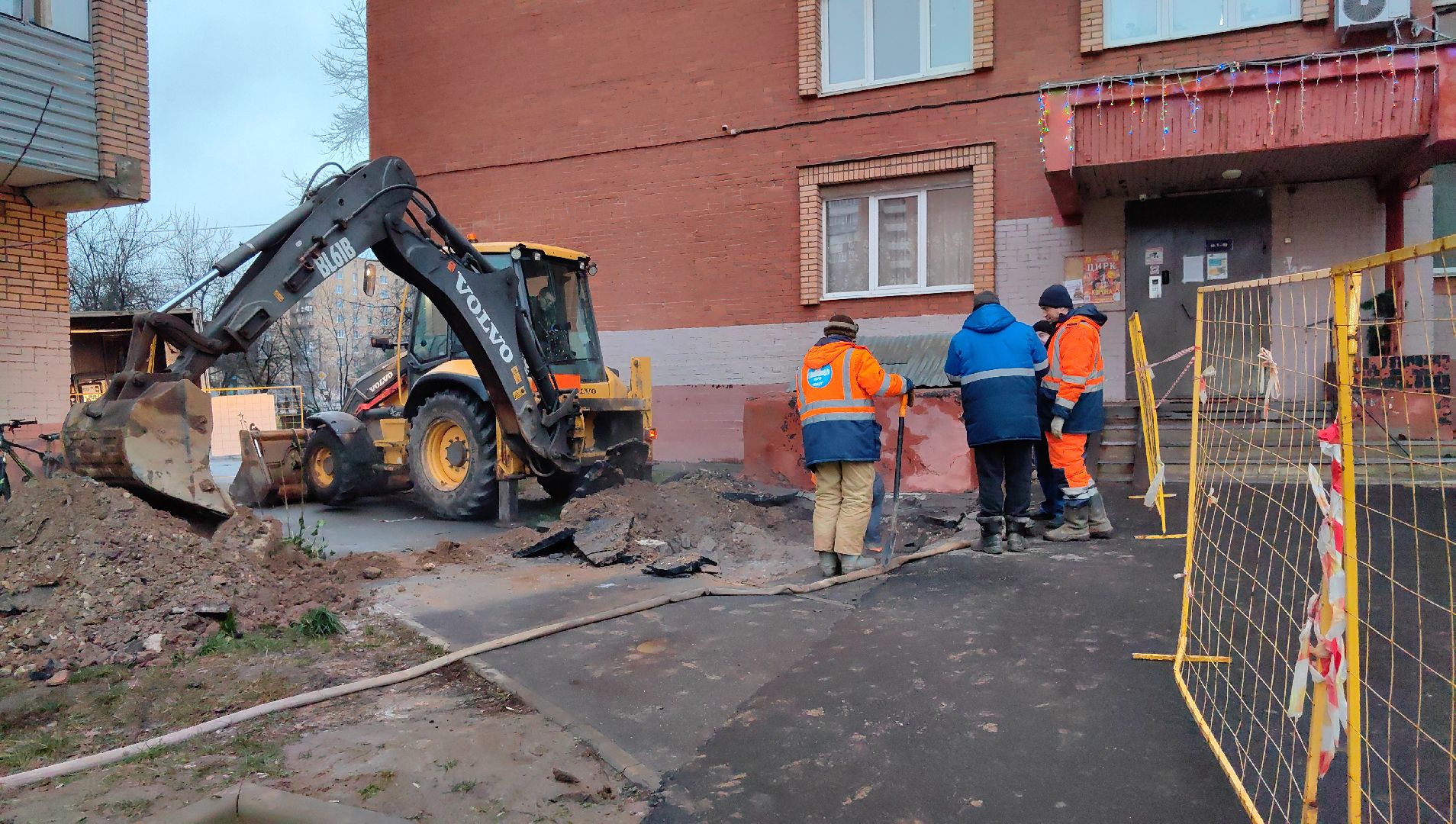 труба, горячая вода, отопление, бригада, водоканал,