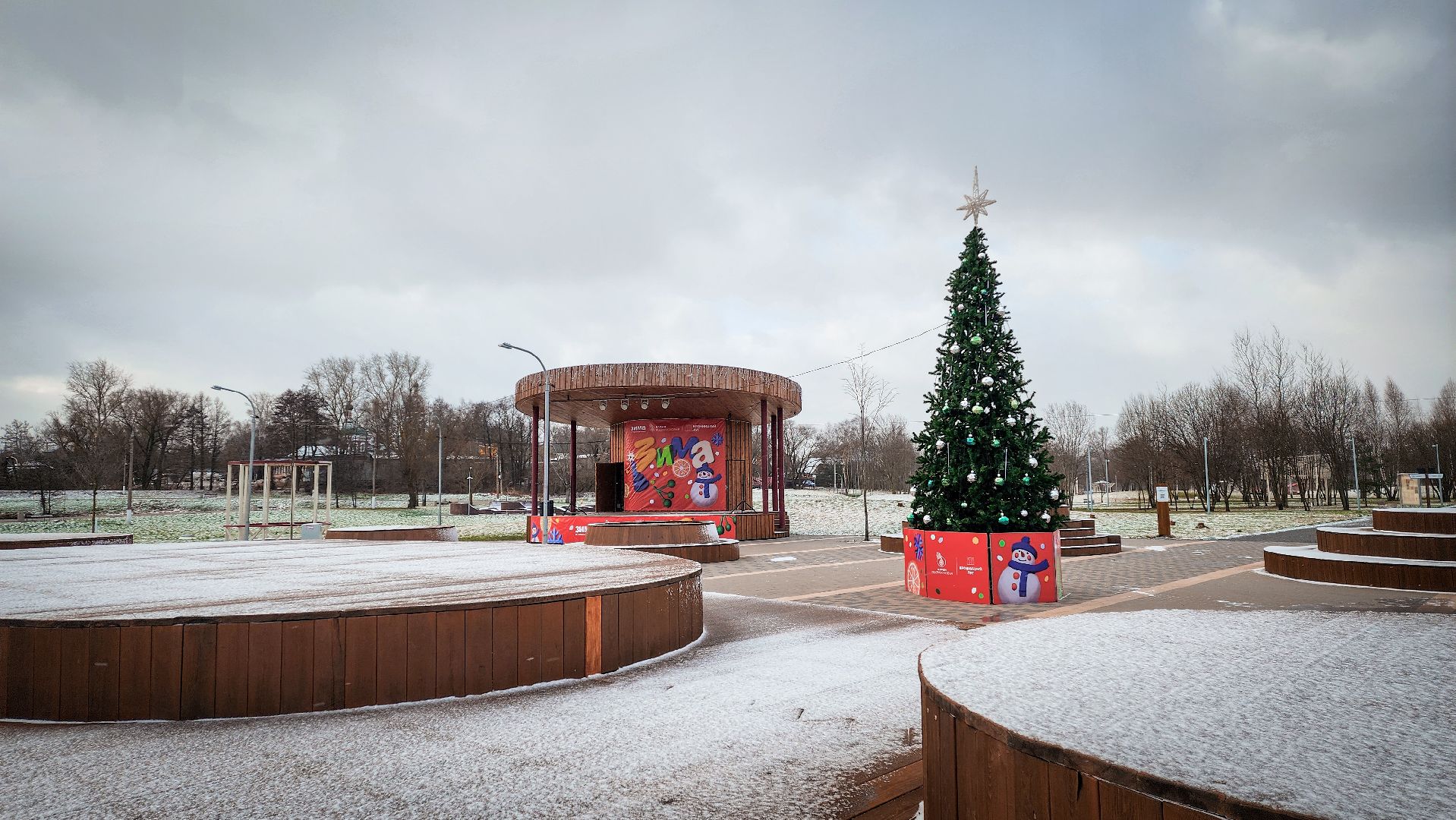 бронницы, новогодний праздник в парке, резиденция деда мороза в бронницах, интервью с дедом морозом,