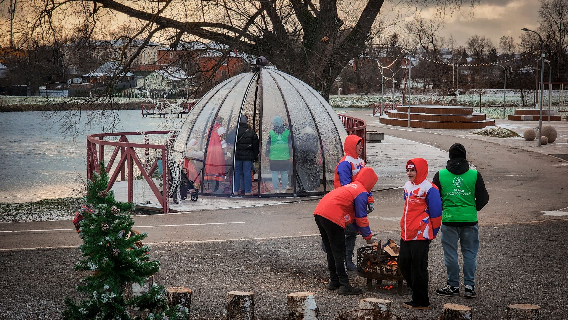бронницы, новогодний праздник в парке, резиденция деда мороза в бронницах, интервью с дедом морозом,