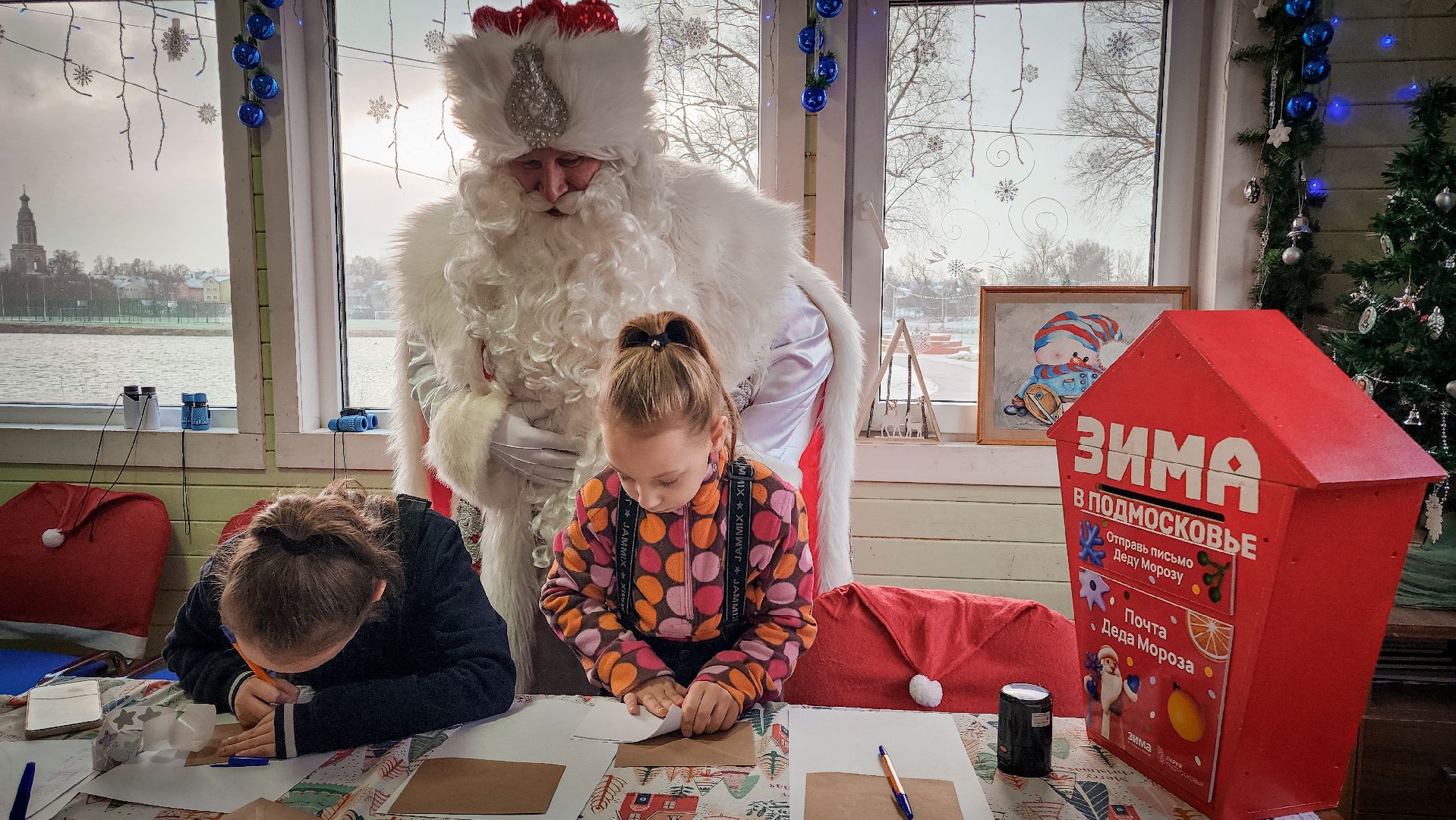бронницы, новогодний праздник в парке, резиденция деда мороза в бронницах, интервью с дедом морозом,
