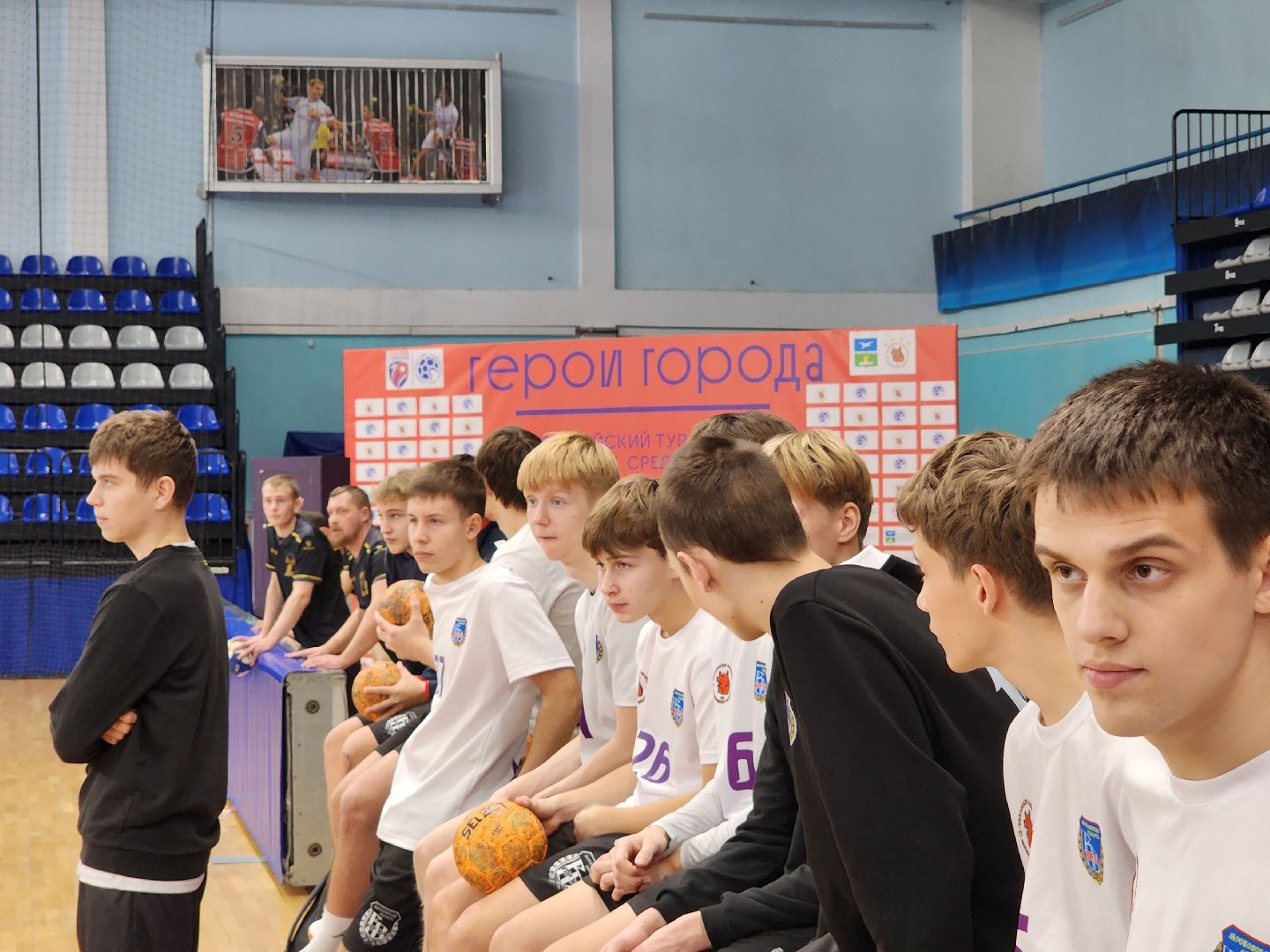 чехов,дворец спорта олимпийский, любительский турнир по гандболу, герои города, любители и профессионалы, разные возрастные категории, рекордное количество команд, круговая система, отборочные игры,  матчи плей-офф, расписание игр, чеховские медведи,крупнейший в россии турнир, всероссийские соревнования по гандболу, министерство спорта и туризма подмосковья,