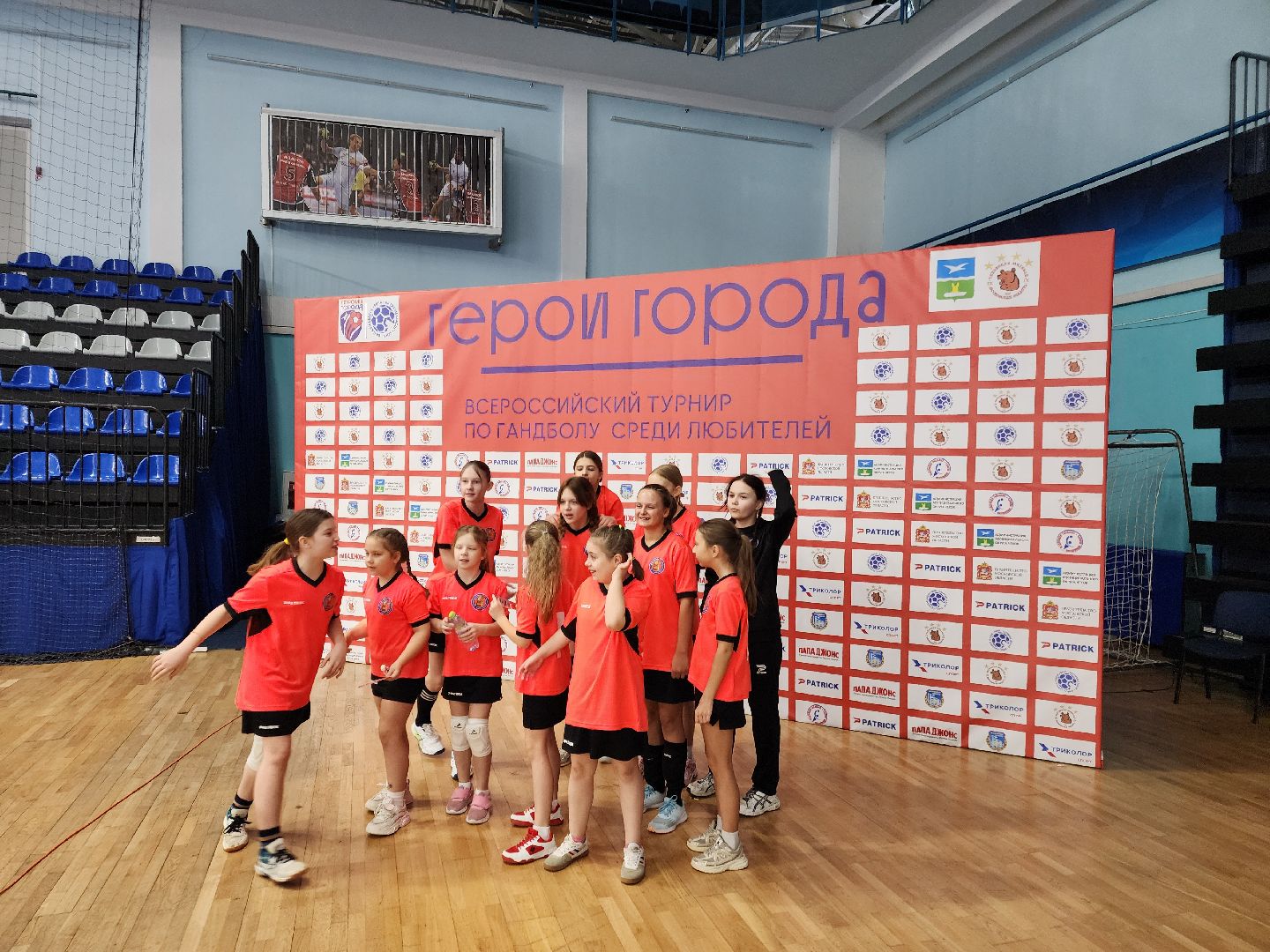 чехов,дворец спорта олимпийский, любительский турнир по гандболу, герои города, любители и профессионалы, разные возрастные категории, рекордное количество команд, круговая система, отборочные игры,  матчи плей-офф, расписание игр, чеховские медведи,крупнейший в россии турнир, всероссийские соревнования по гандболу, министерство спорта и туризма подмосковья,