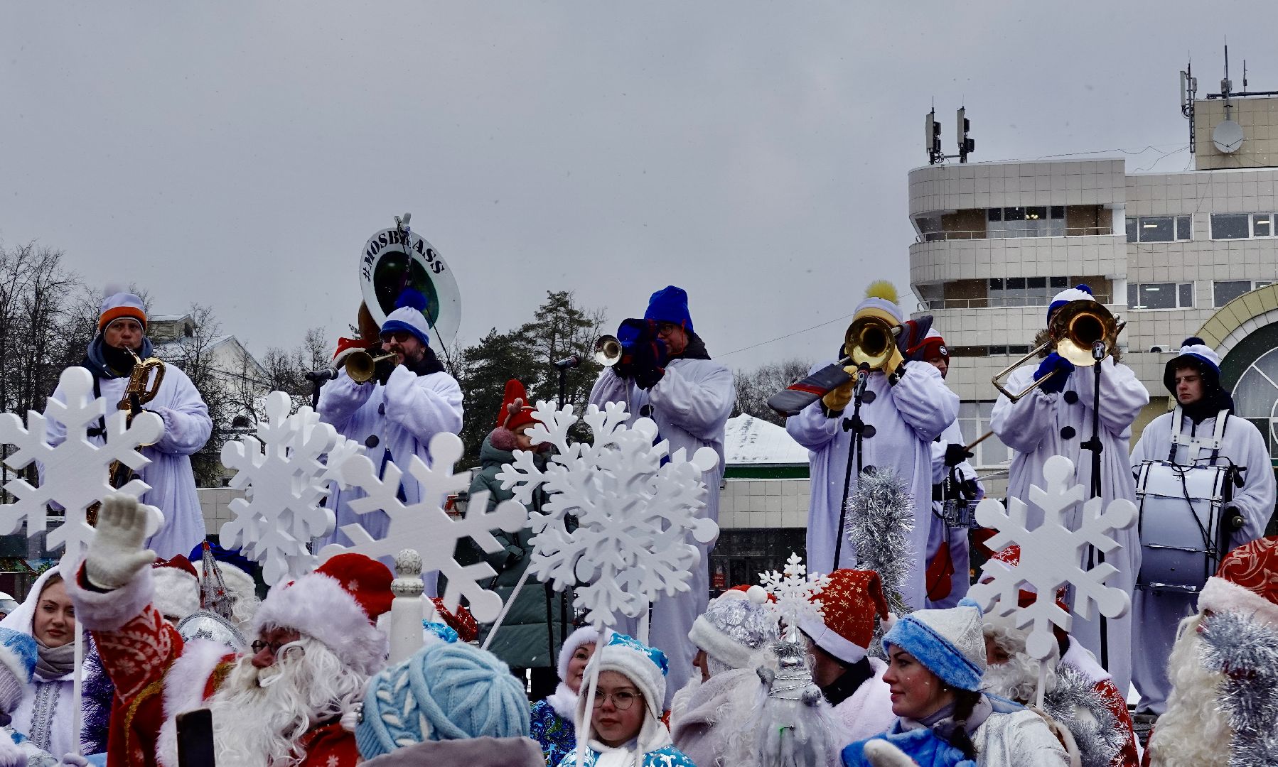 зима в подмосковье , сергиев посад , сергиево-посадский городской округ, парад дедов морозов  , новый год,