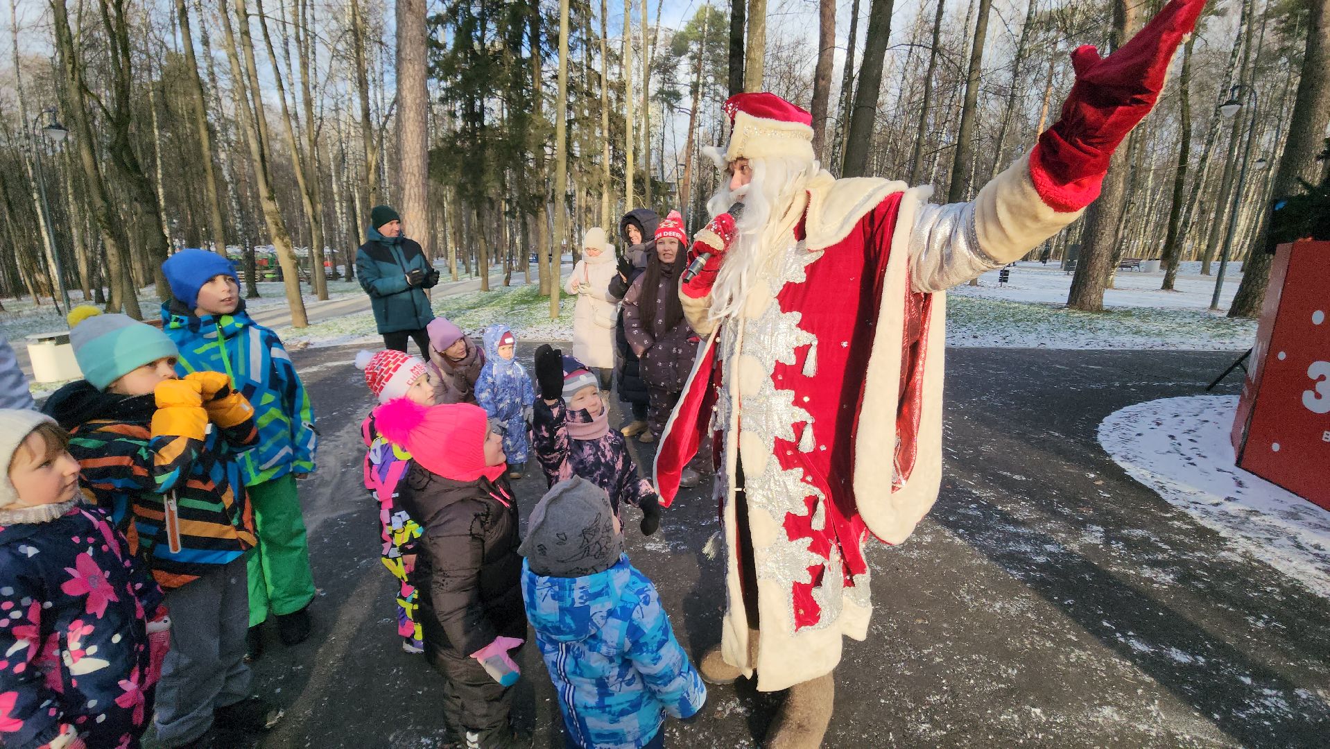 зима в  подмосковье, красногорск, дед мороз, городской парк,