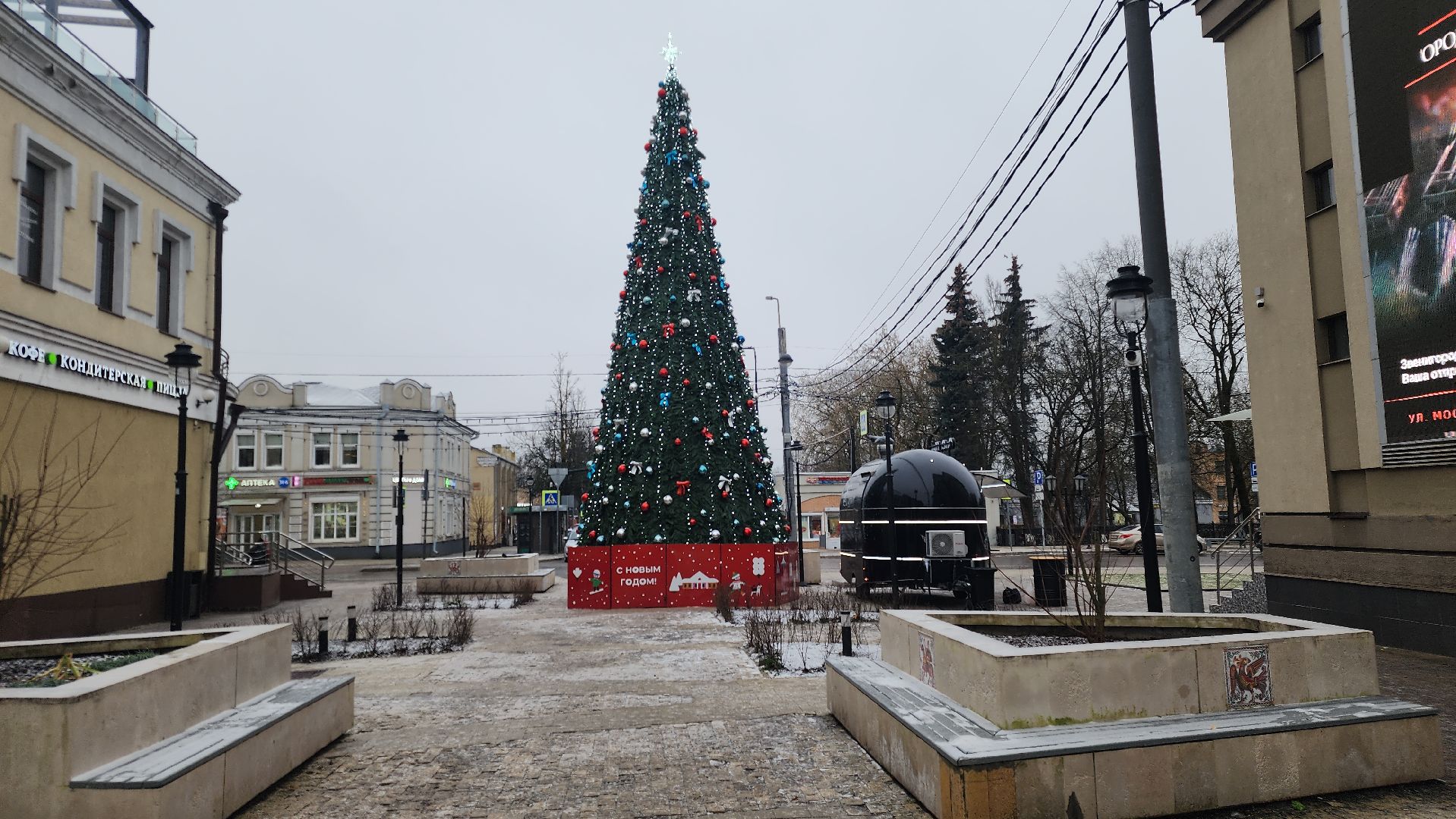 Новый год , Обшество , Конкурс елок во дворах и подъездах ,