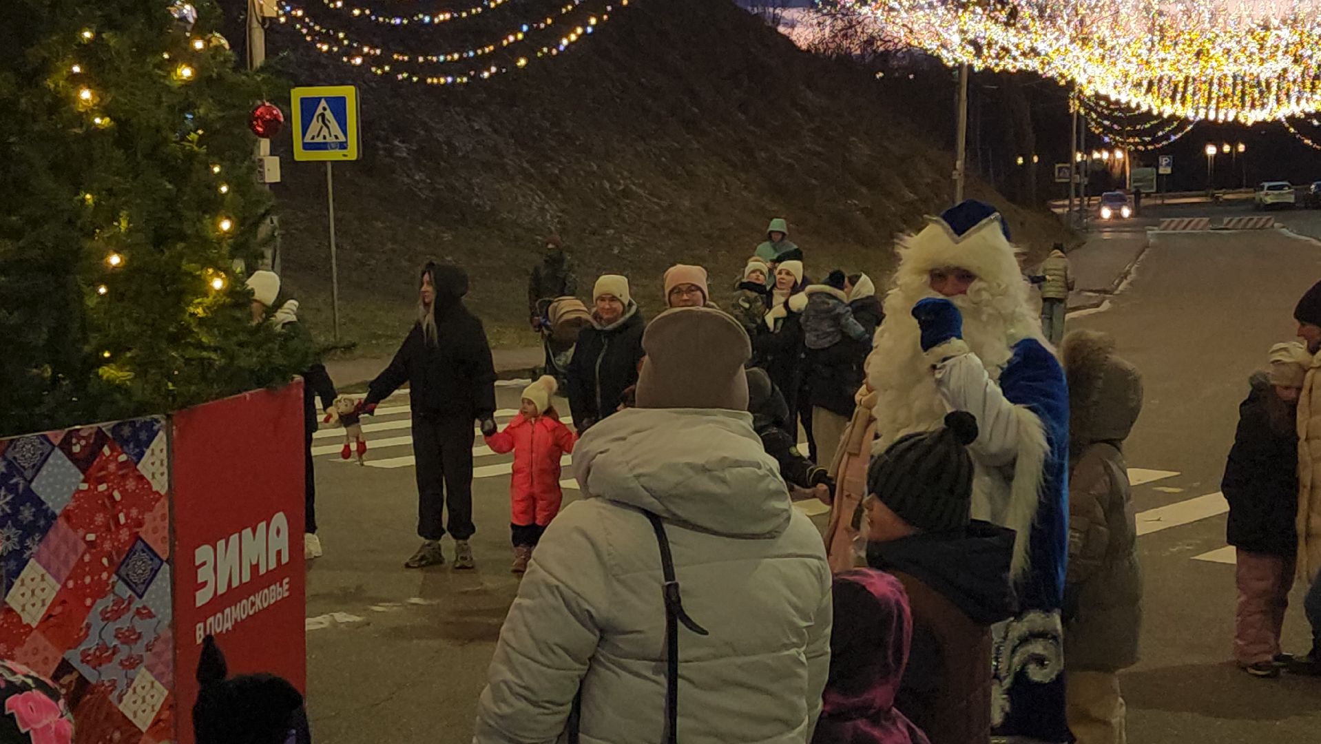 серпухов, соборная гора, в серпухове зажгли новогоднюю елку,