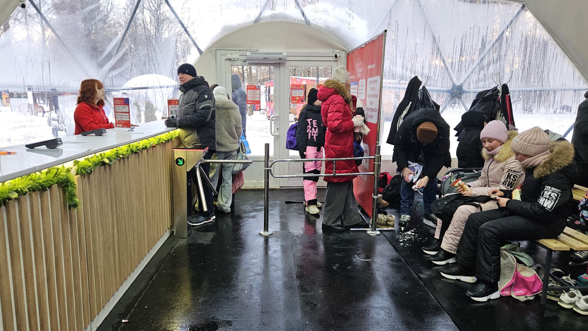 долгопрудный, центральный парк победы, зима в подмосковье 2025, ледовый каток, коньки,