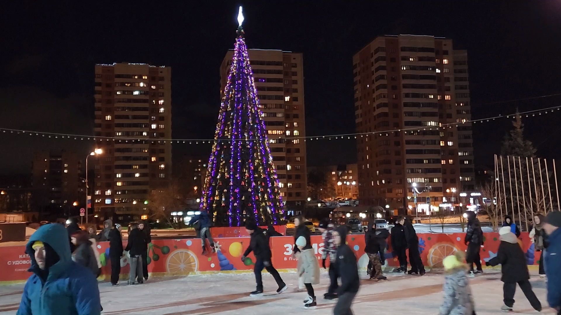 чехов, советская площадь, открытый каток, бесплатные сеансы катания, ледовая арена, катание на коньках, губернаторская программа, зима в подмосковье, расписание сеансов, зимний отдых, прокат коньков, заточка коньков, искусственный лед,