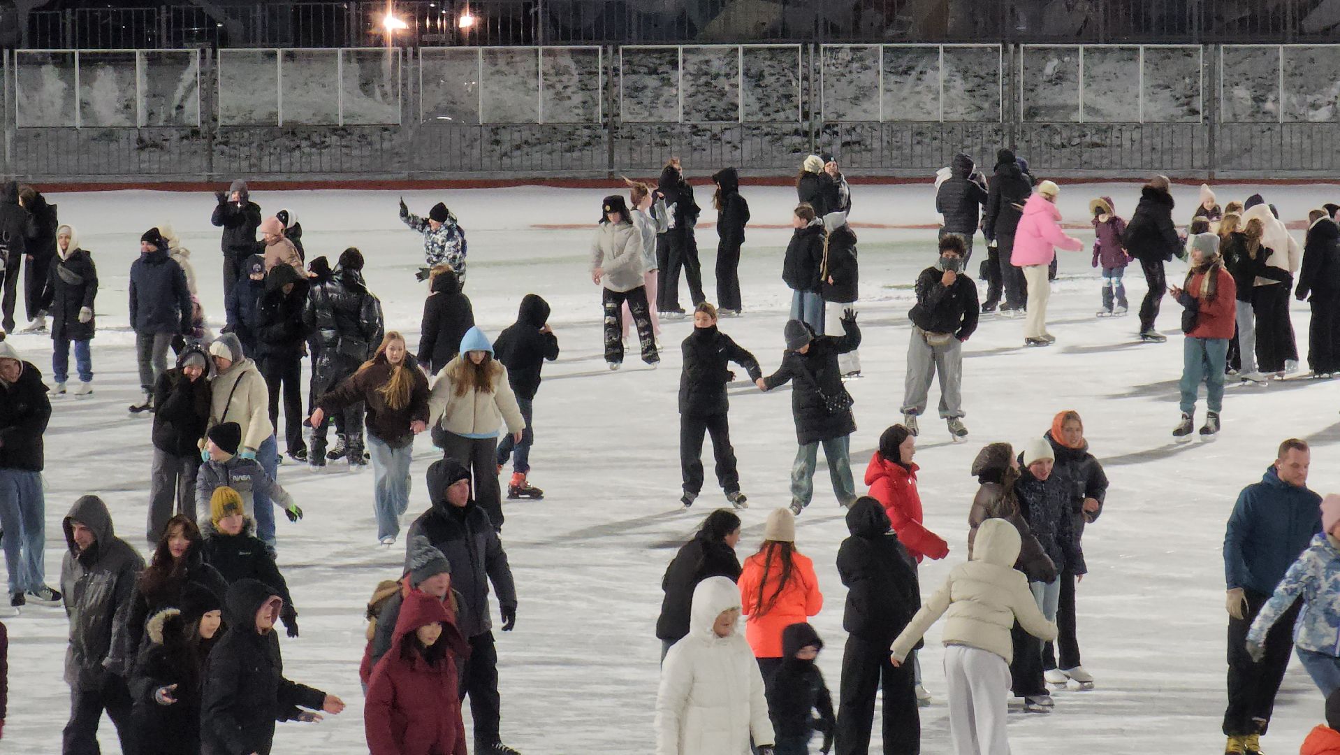 красногорск, массовые катания, коньки, зима в  подмосковье,