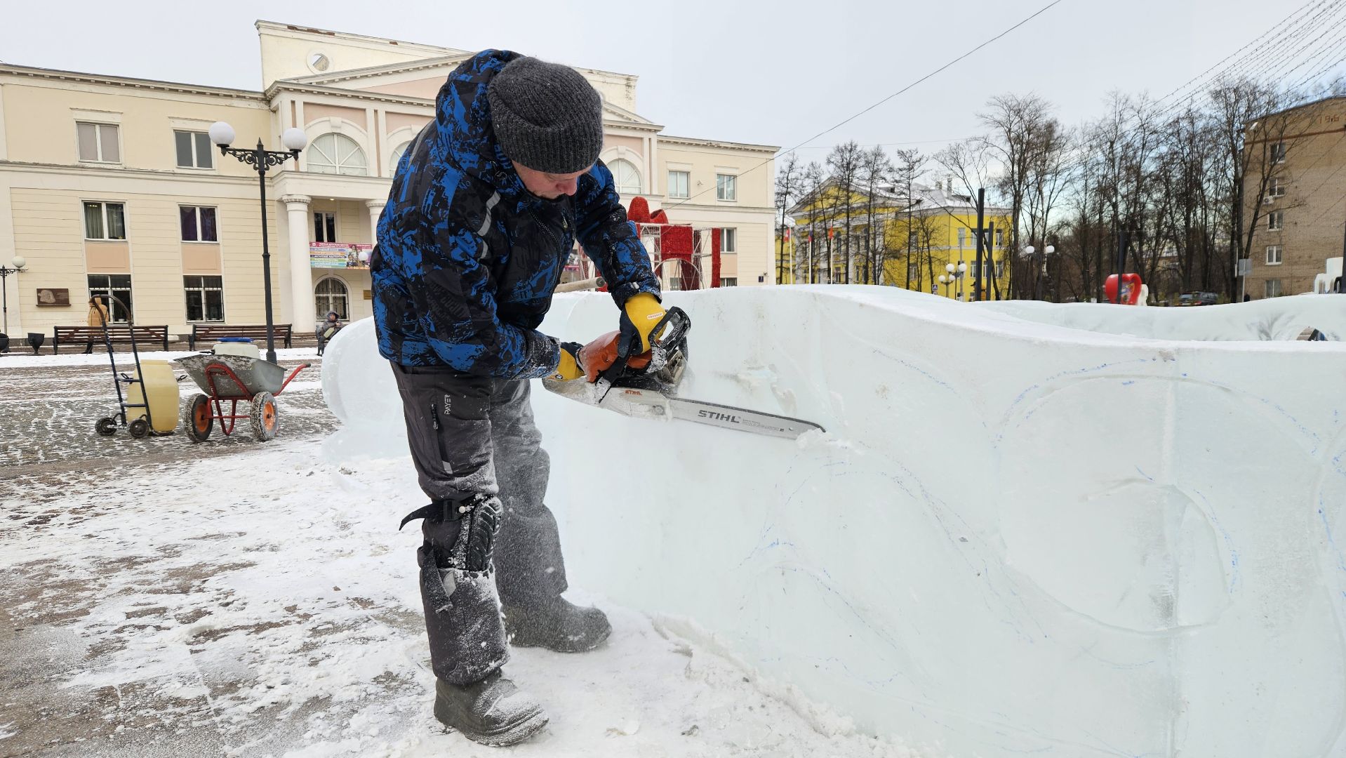 долгопрудный,зима в подмосковье 2025, площадь собина, лед, ледовые фигуры, ледовый городок,
