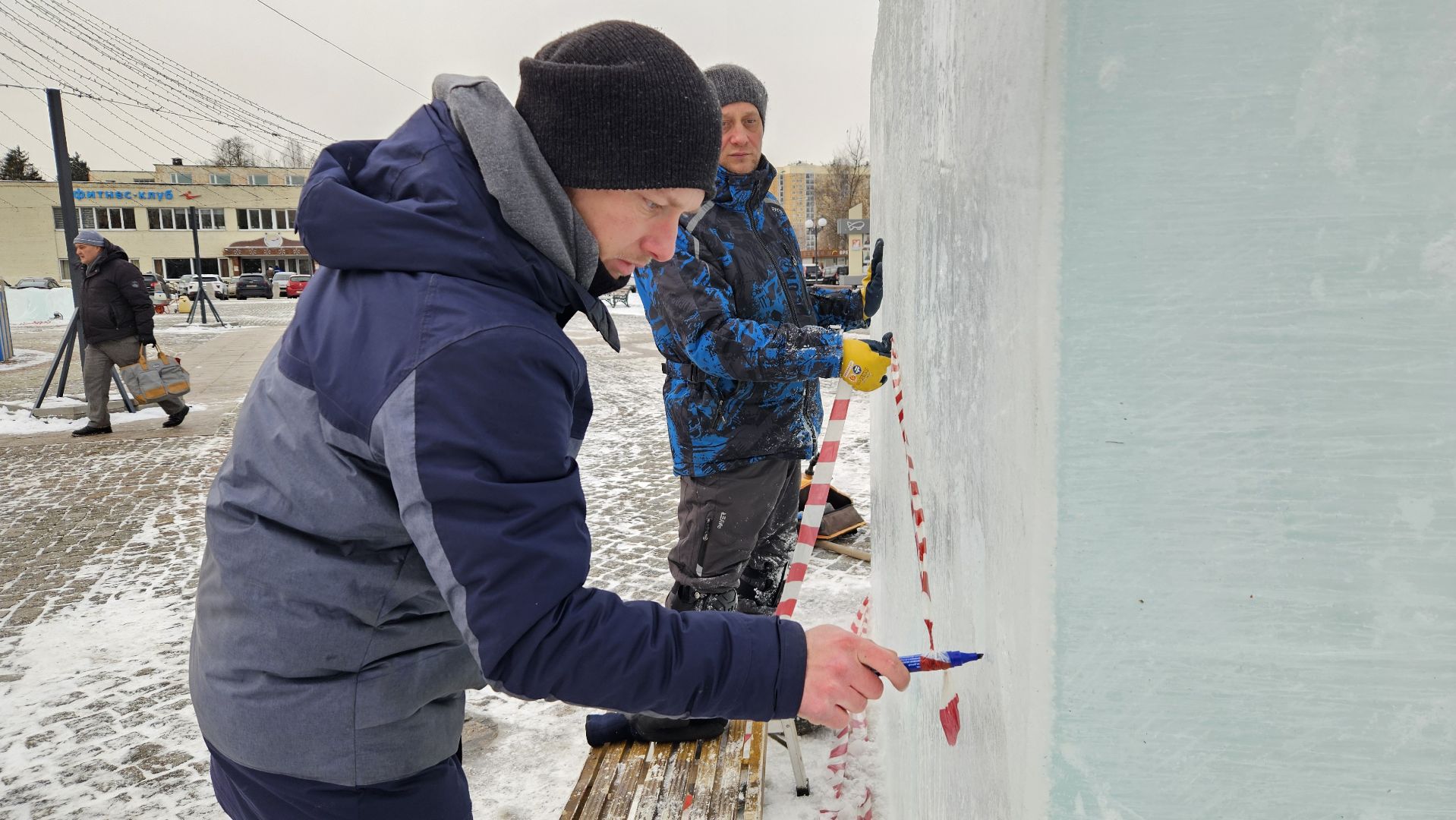 долгопрудный,зима в подмосковье 2025, площадь собина, лед, ледовые фигуры, ледовый городок,