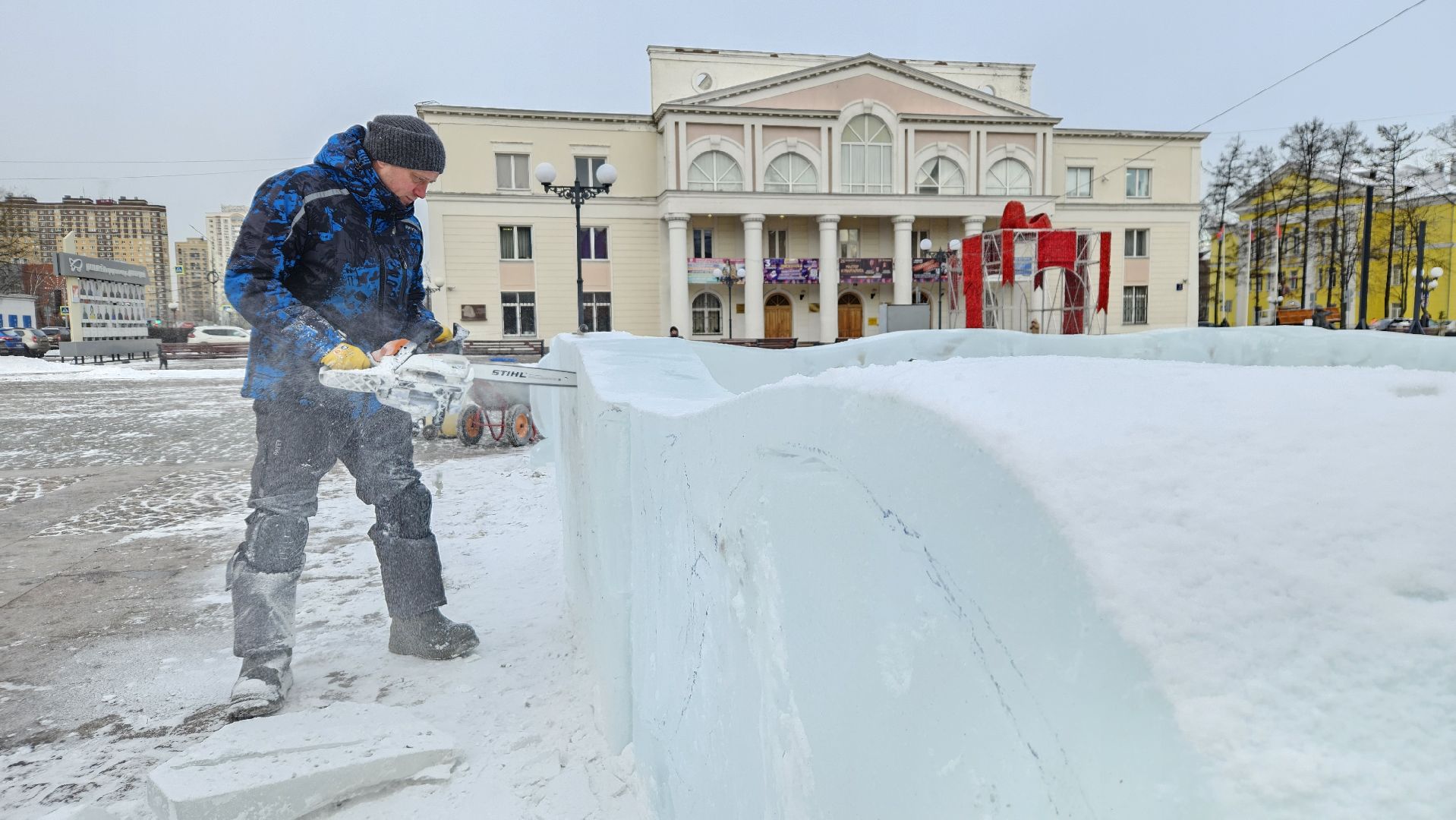 долгопрудный,зима в подмосковье 2025, площадь собина, лед, ледовые фигуры, ледовый городок,