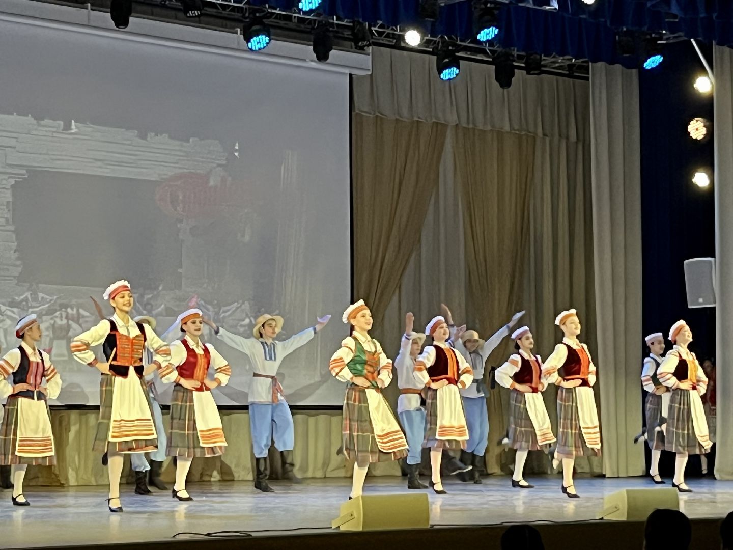 Наро-Фоминск, Наро-Фоминский городской округ. танец, культура Подмосковья, Веселинка, ансамбль танца