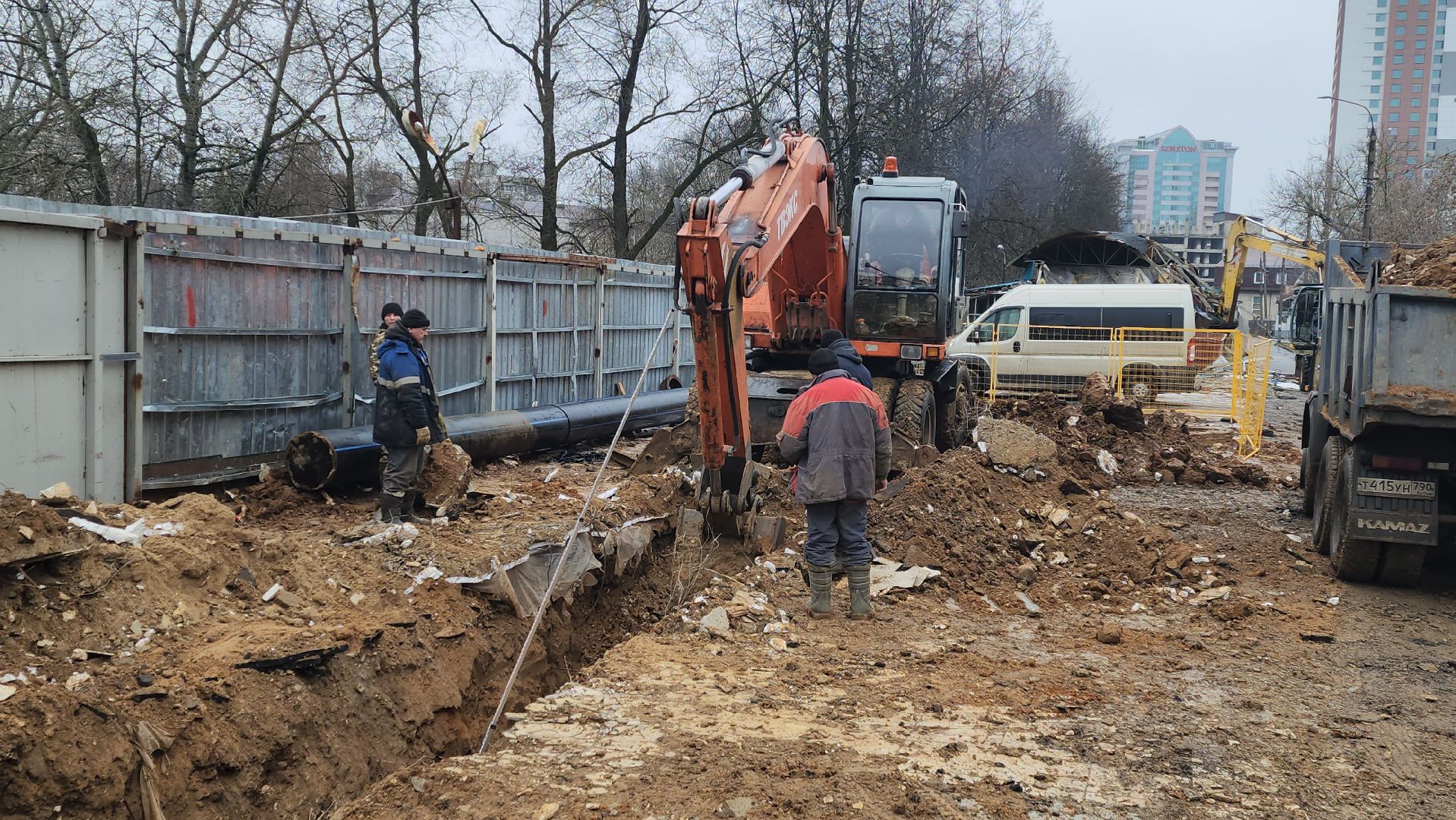 серпухов, торговые рядя на водонапорной улице, демонтаж трубы в серпухове, рынок труба в серпухове ,