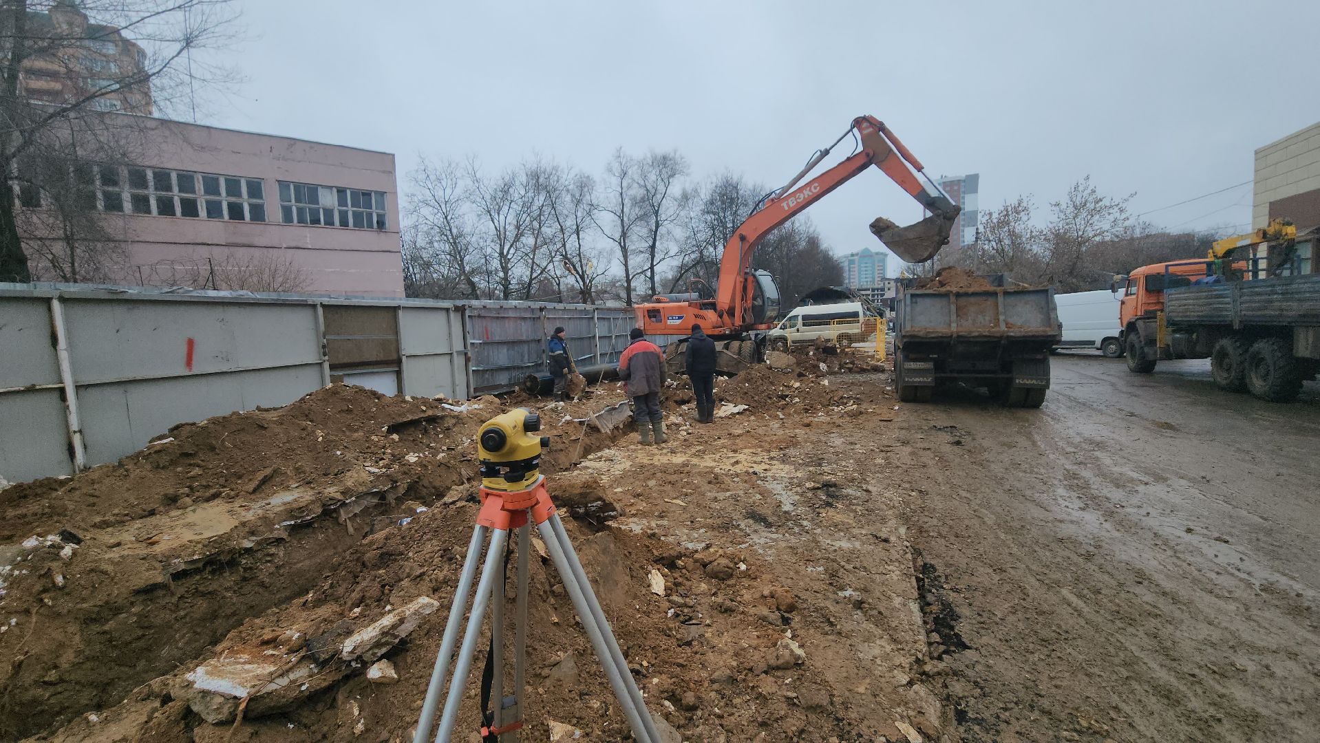 серпухов, торговые рядя на водонапорной улице, демонтаж трубы в серпухове, рынок труба в серпухове ,