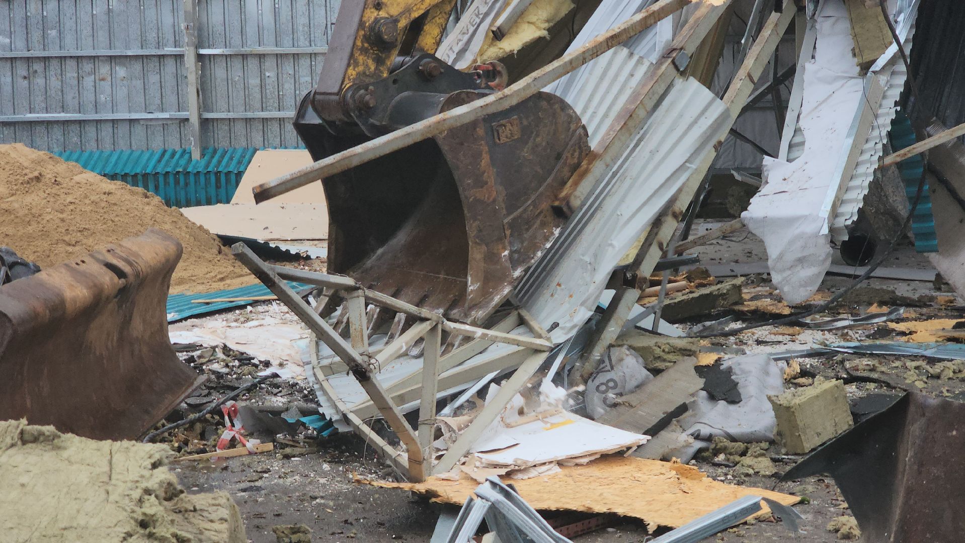 серпухов, торговые рядя на водонапорной улице, демонтаж трубы в серпухове, рынок труба в серпухове ,