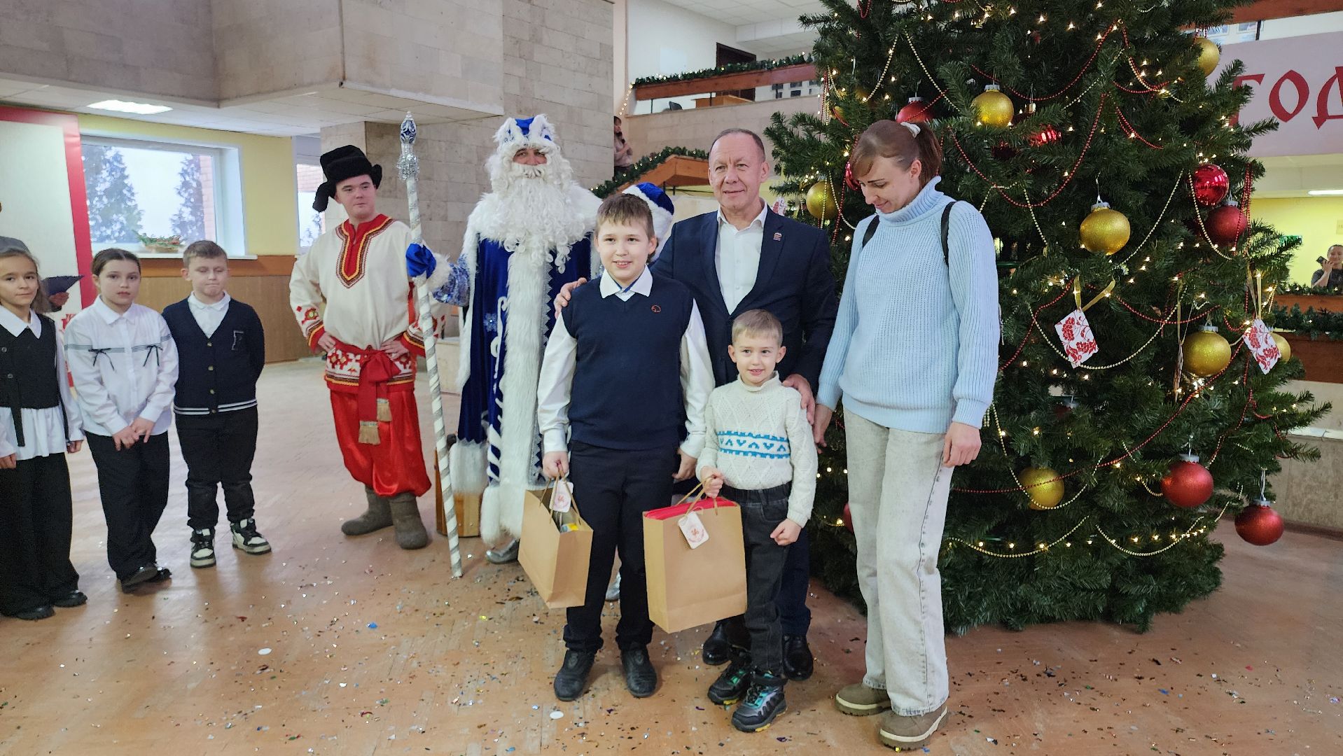 кашира, новый год, благотворительная акция, елка желаний, дети, многодетная семья,