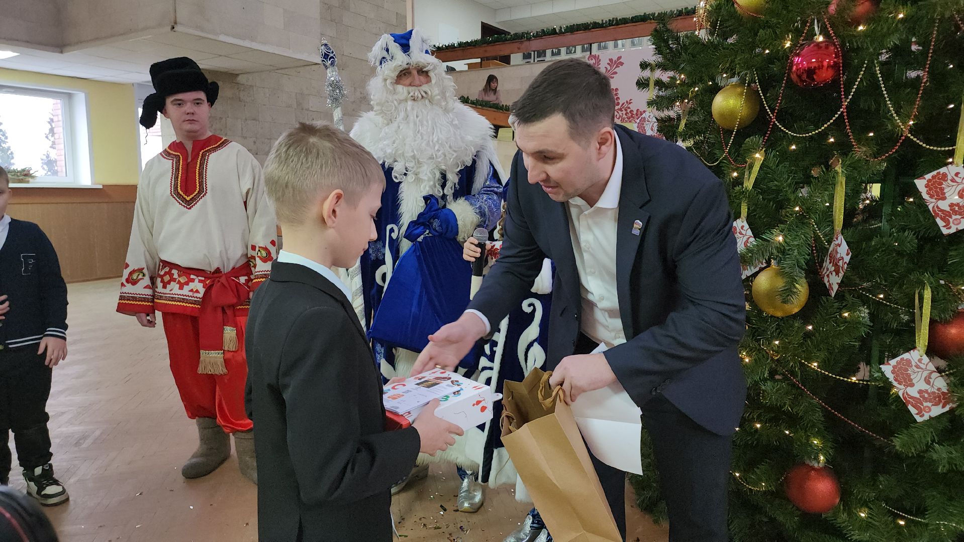 кашира, новый год, благотворительная акция, елка желаний, дети, многодетная семья,