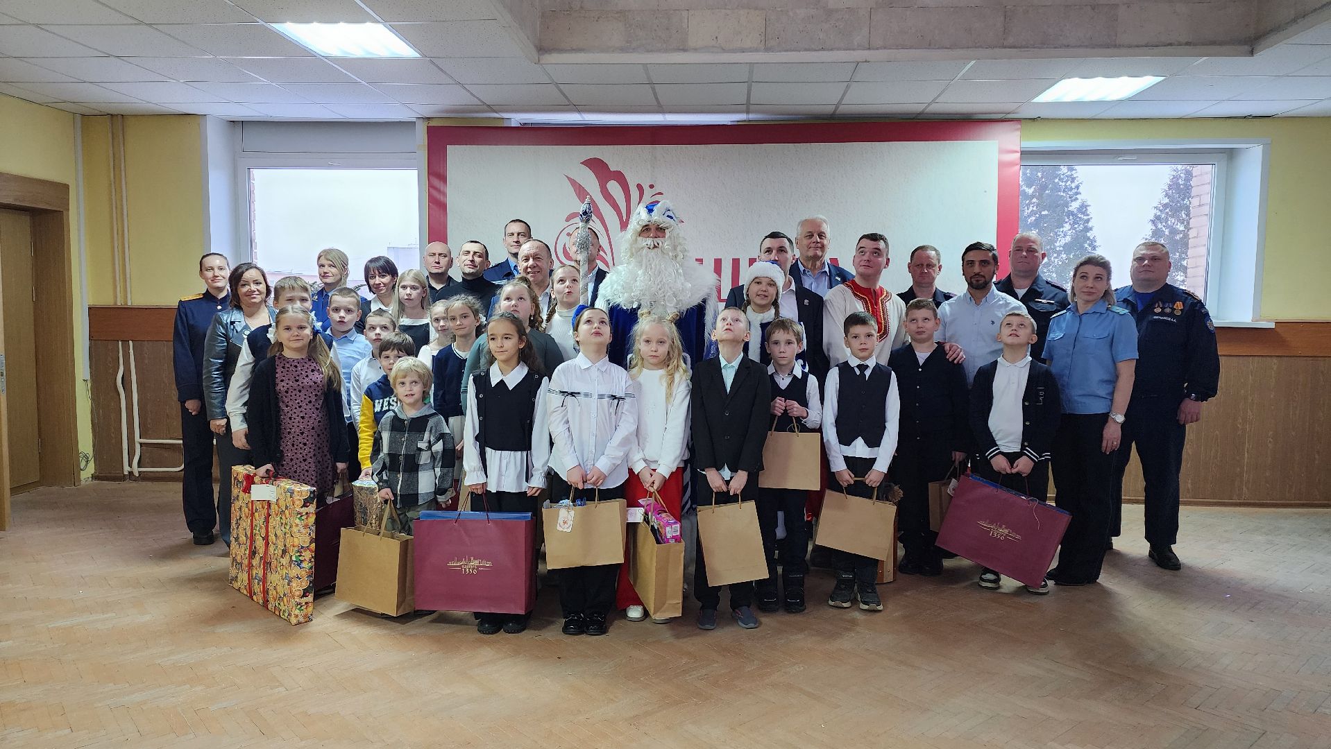 кашира, новый год, благотворительная акция, елка желаний, дети, многодетная семья,