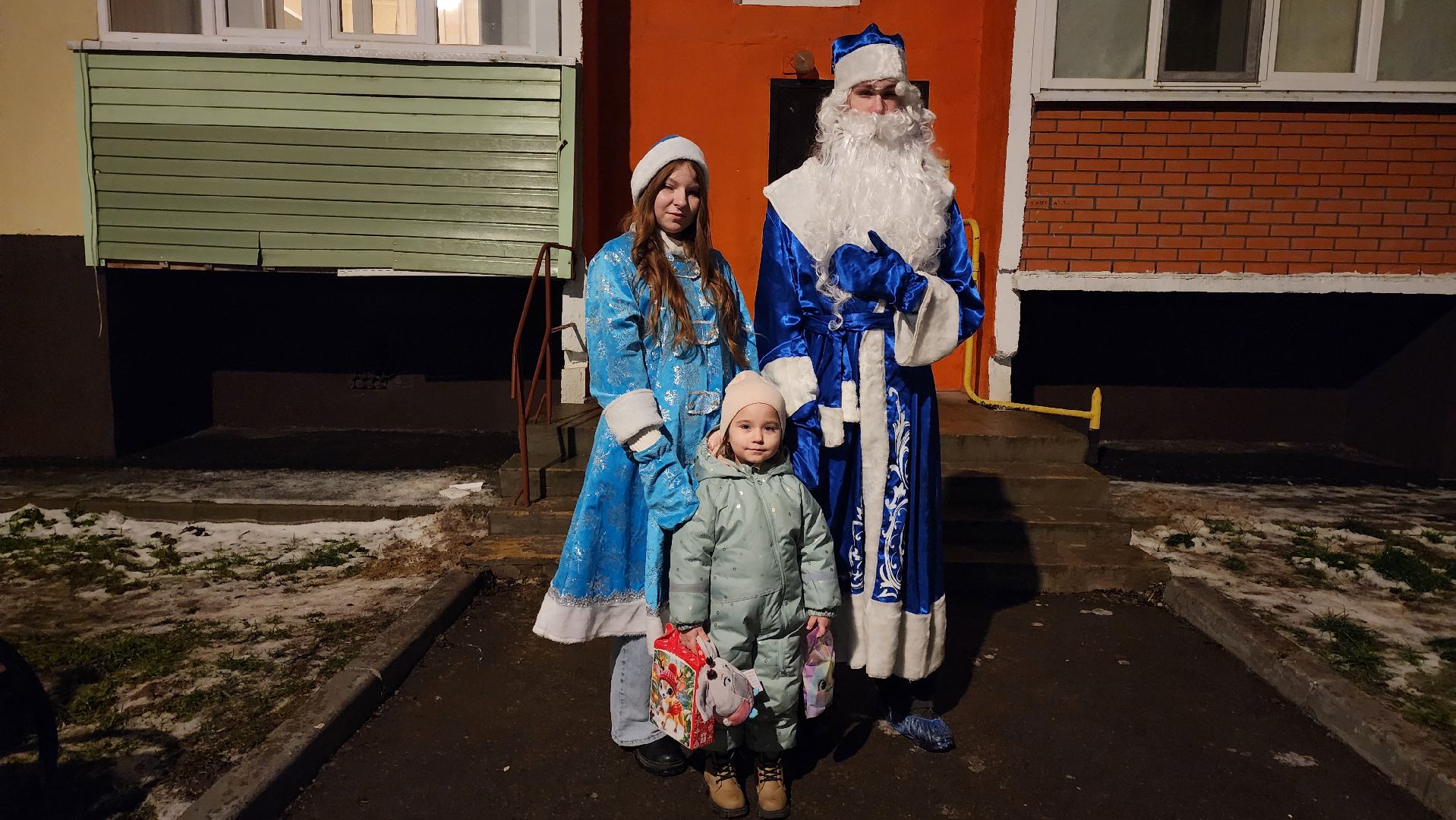 кашира, новый год, дед мороз, волонтеры, многодетные семьи,