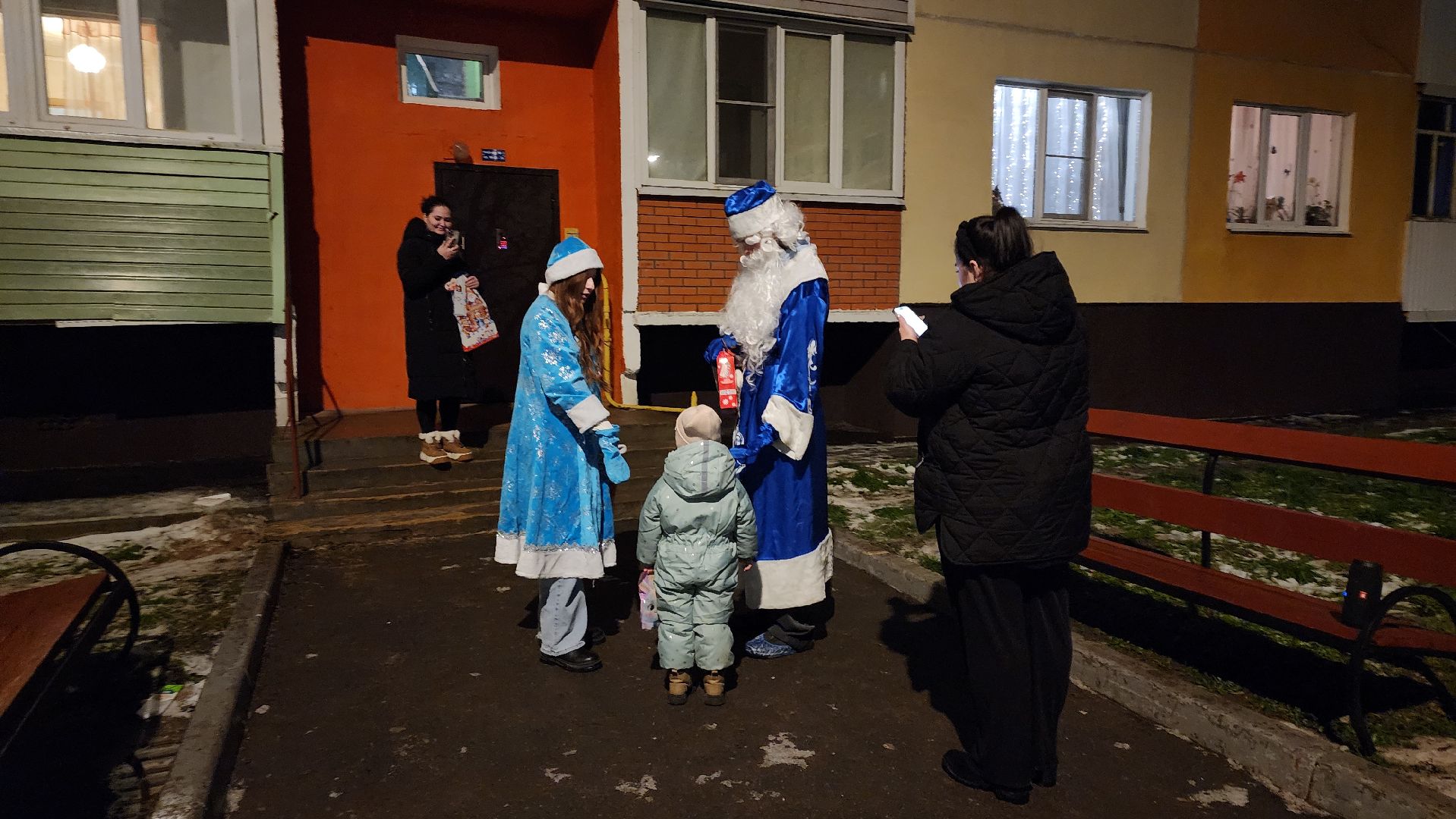 кашира, новый год, дед мороз, волонтеры, многодетные семьи,