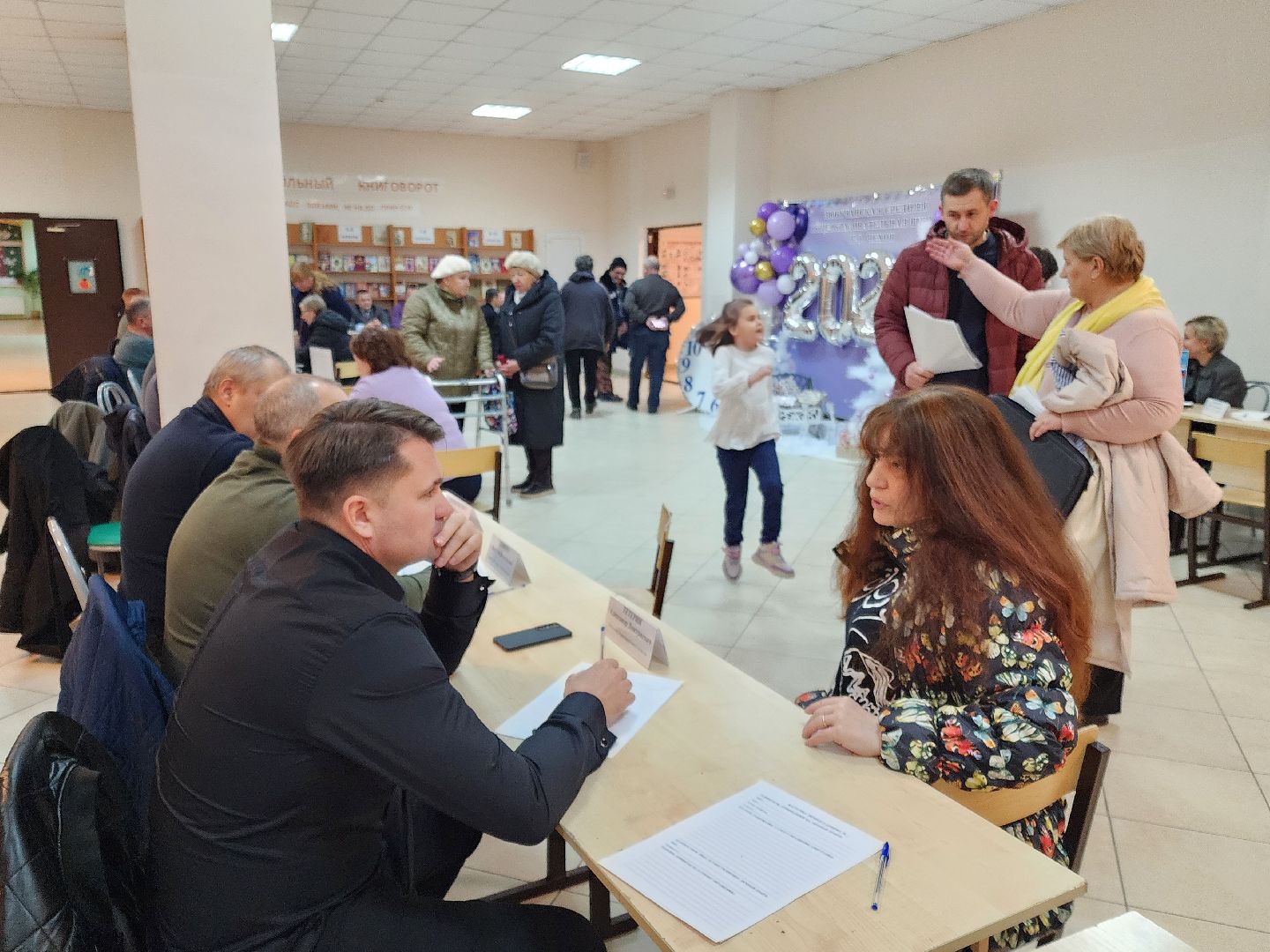 чехов, поселок любучаны, выездная администрация, встреча с жителями, обращения граждан, мемориал воинской славы, памятник, благоустройство территории, освещение, лавочки и урны, реставрация памятника, лариса новикова, александр тетерин, управление благоустройства, глава округа михаил собакин,