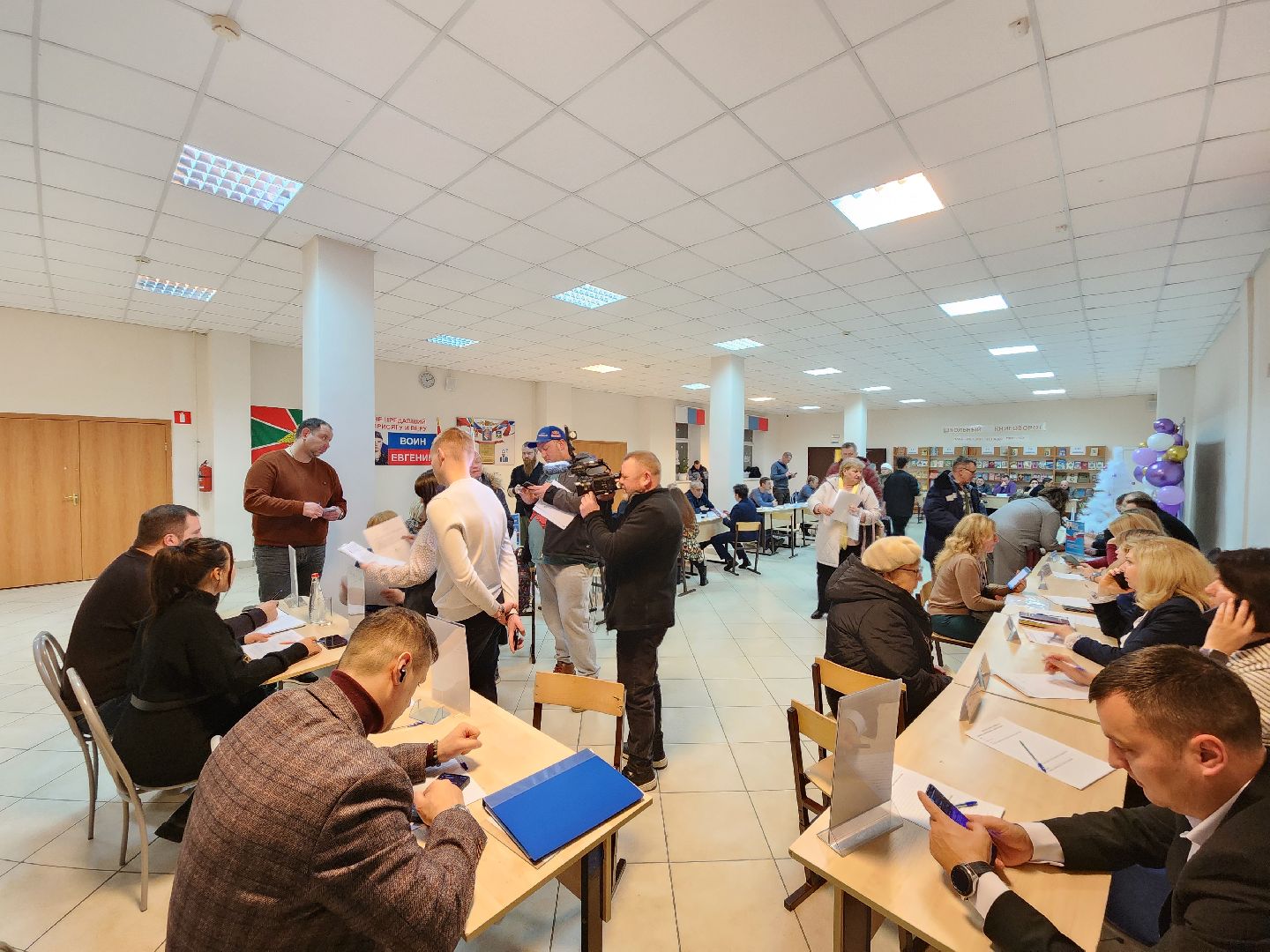 чехов, поселок любучаны, выездная администрация, встреча с жителями, обращения граждан, мемориал воинской славы, памятник, благоустройство территории, освещение, лавочки и урны, реставрация памятника, лариса новикова, александр тетерин, управление благоустройства, глава округа михаил собакин,