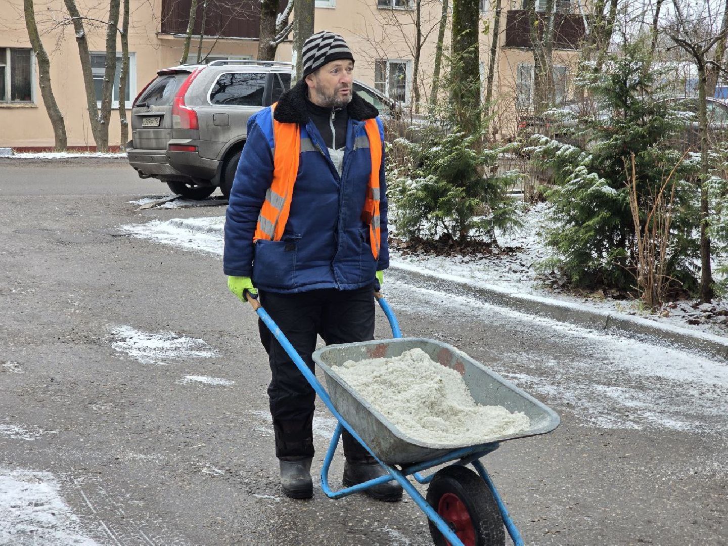 можайск, можайский муниципальный округ, подмосковье, жкх, коммунальщики , гололед, обработка территории , Единый дорожно-транспортный центр,