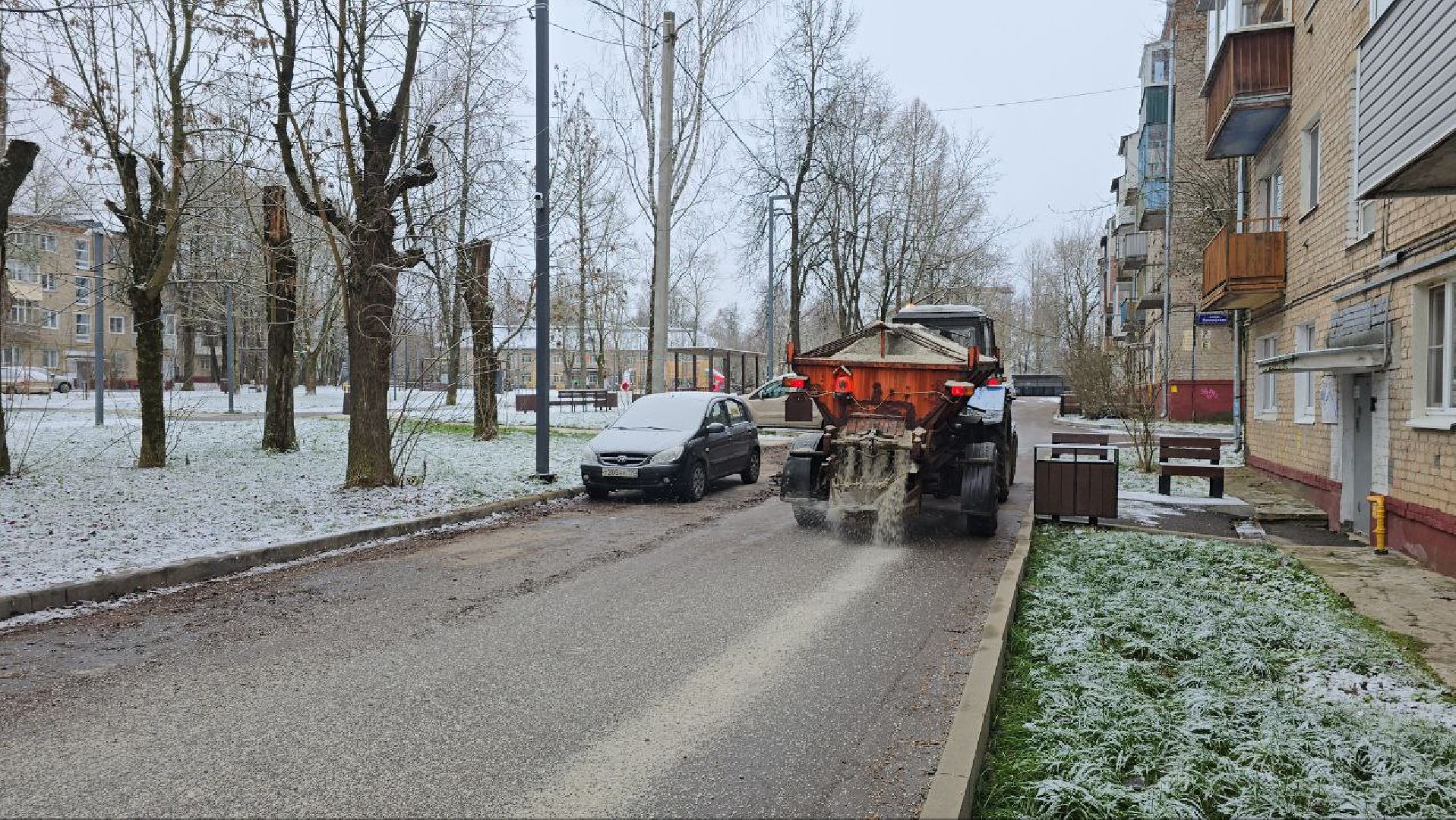 можайск, можайский муниципальный округ, подмосковье, жкх, коммунальщики , гололед, обработка территории , Единый дорожно-транспортный центр,