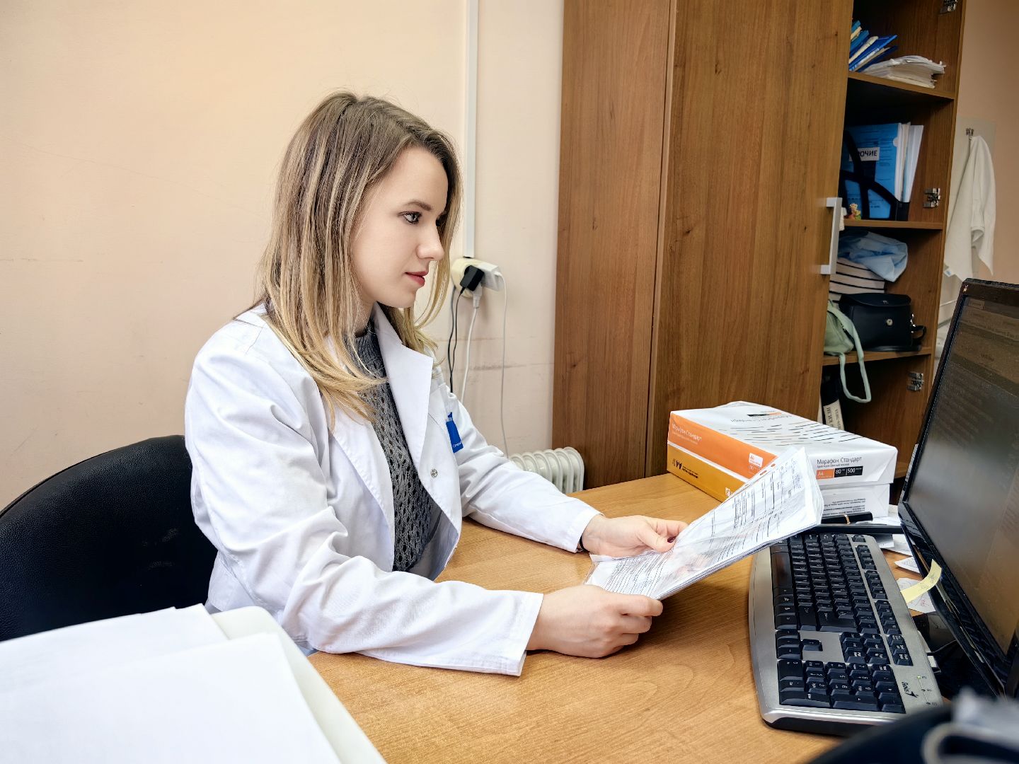 врач, терапевт, грипп, поликлиника, вирус,