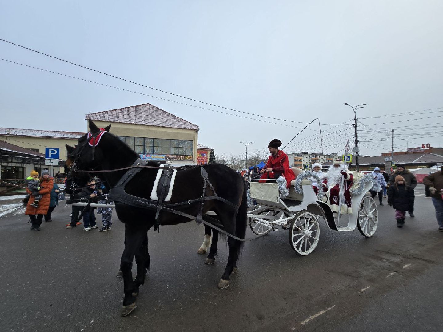 можайск, можайский муниципальный округ, подмосковье, дед мороз, дед мороз и снегурочка, новый год, встреча деда мороза, общество, праздник,