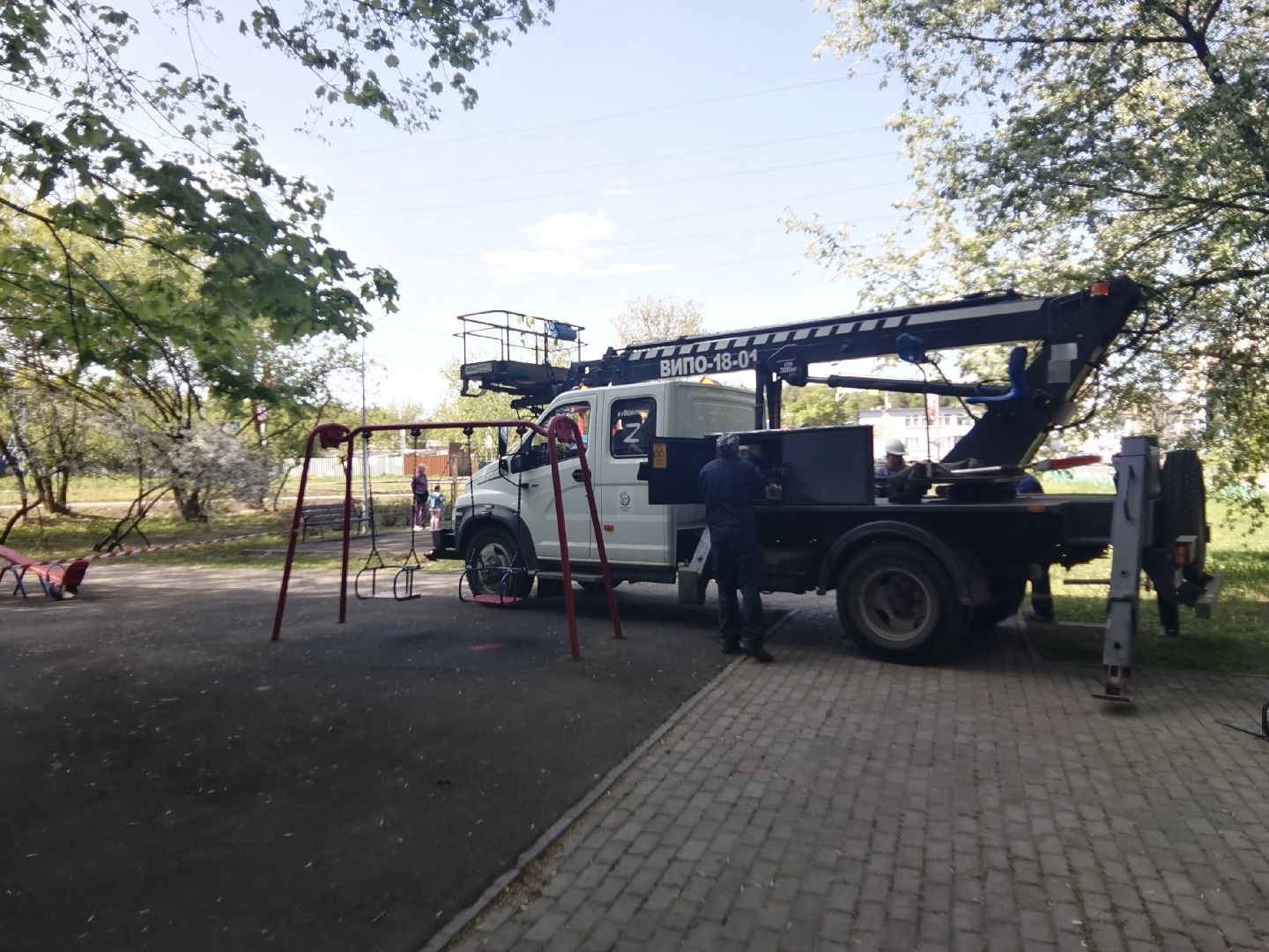 Балашиха, дерево, аварийное дерево, растения, улица Советская дом 24, Благоустройство, автовышка, бригада, спиливание веток, пень